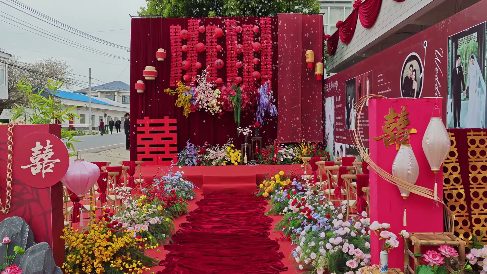 红色布幔喜字挑高婚礼