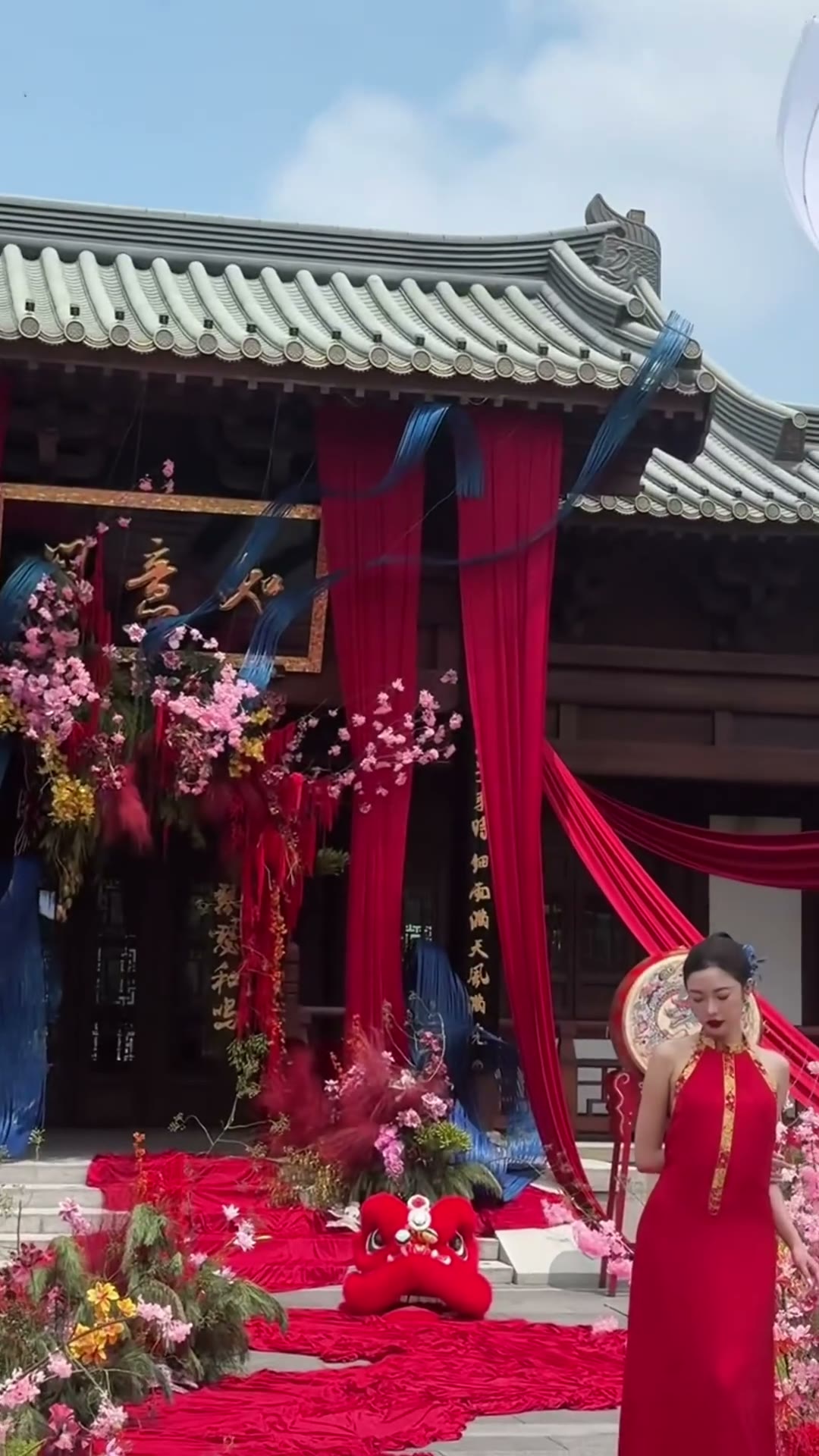 红蓝国风竹编造型中式庭院婚礼