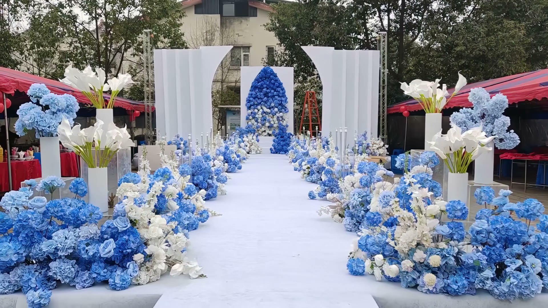 蓝白简约庭院街道婚礼