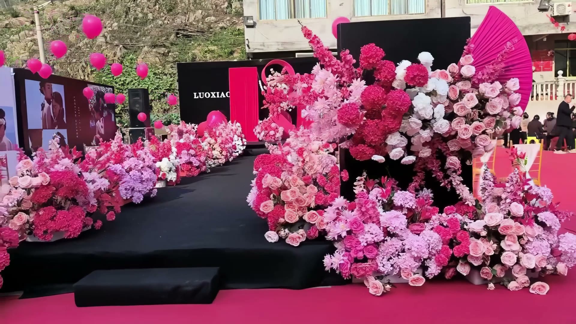 玫红黑色庭院街道婚礼