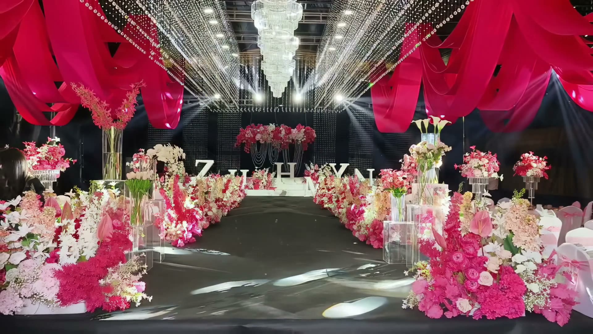 西式水晶玫红色大棚婚礼