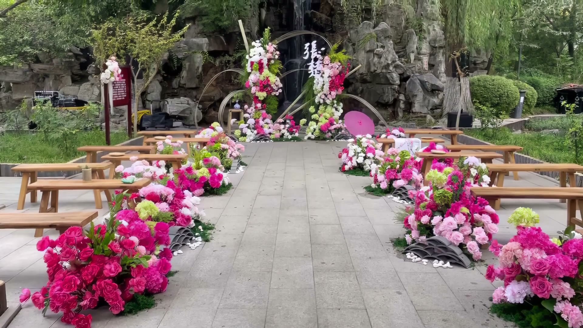 白粉色小众复古庭院中式婚礼