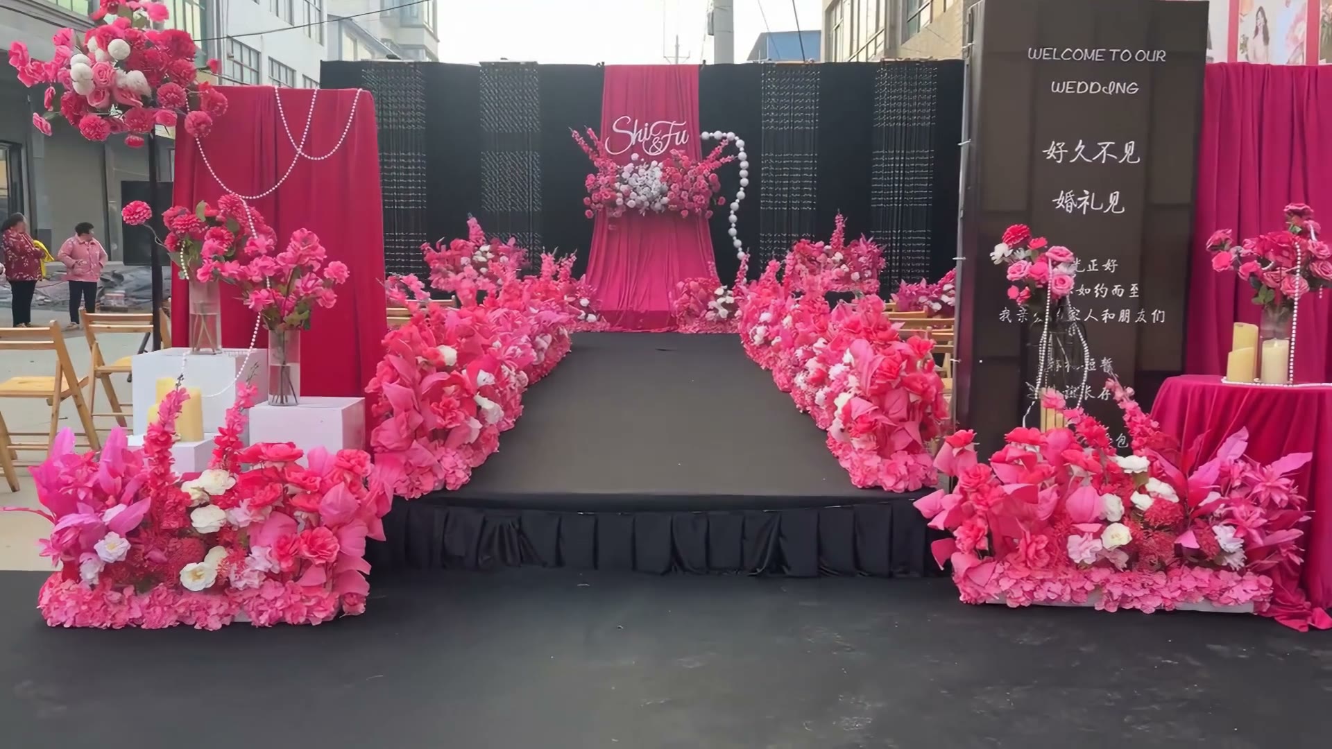 小预算农村户外水晶玫红色婚礼