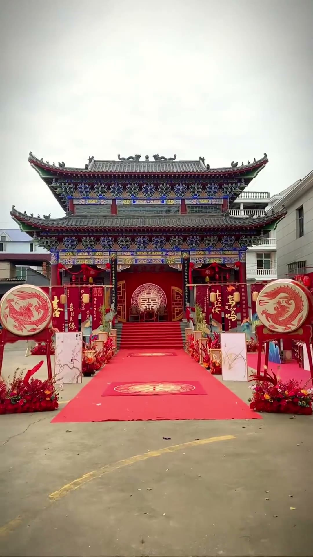 红色传统充值户外祠堂婚礼
