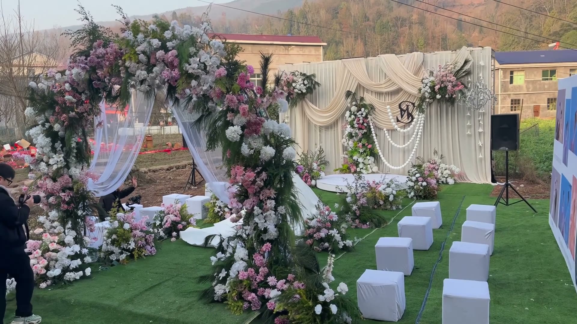 香槟是布幔清新庭院婚礼