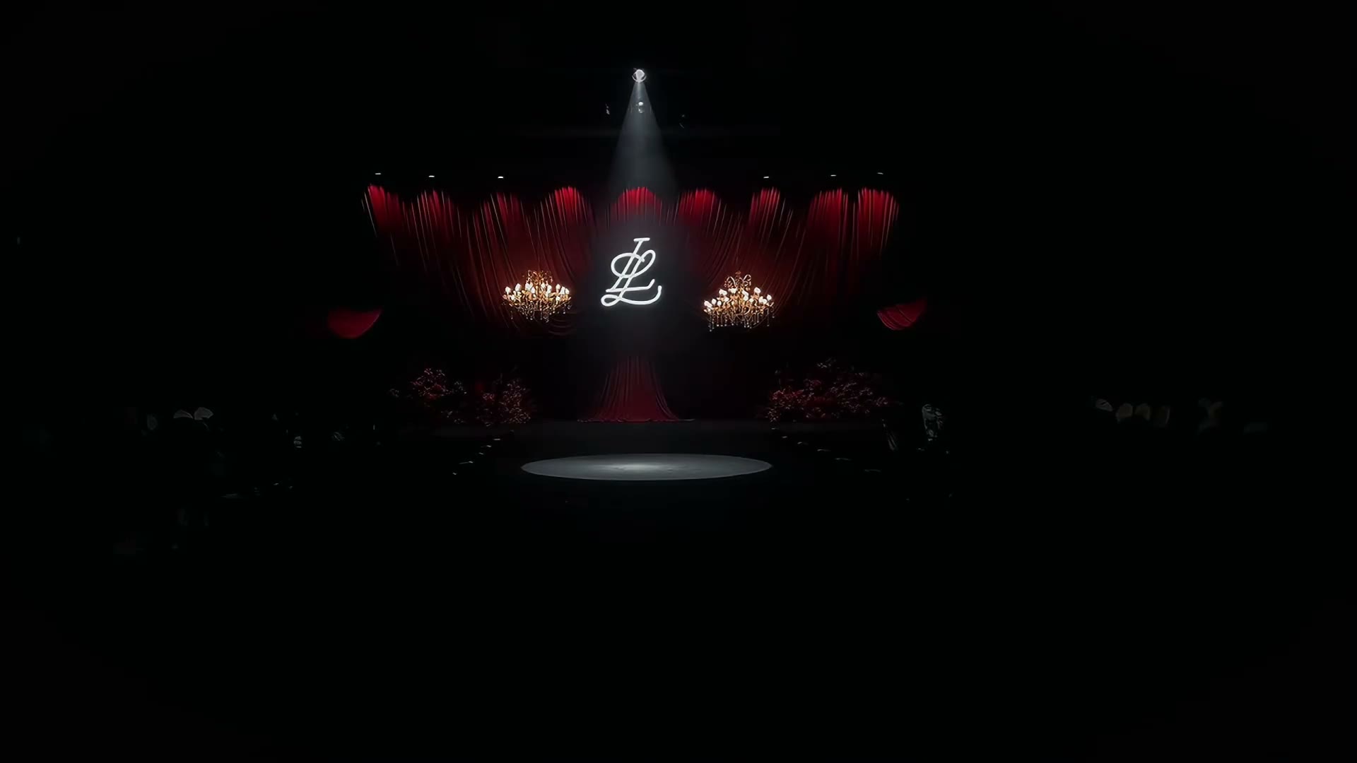 质感红色布幔极简复古婚礼