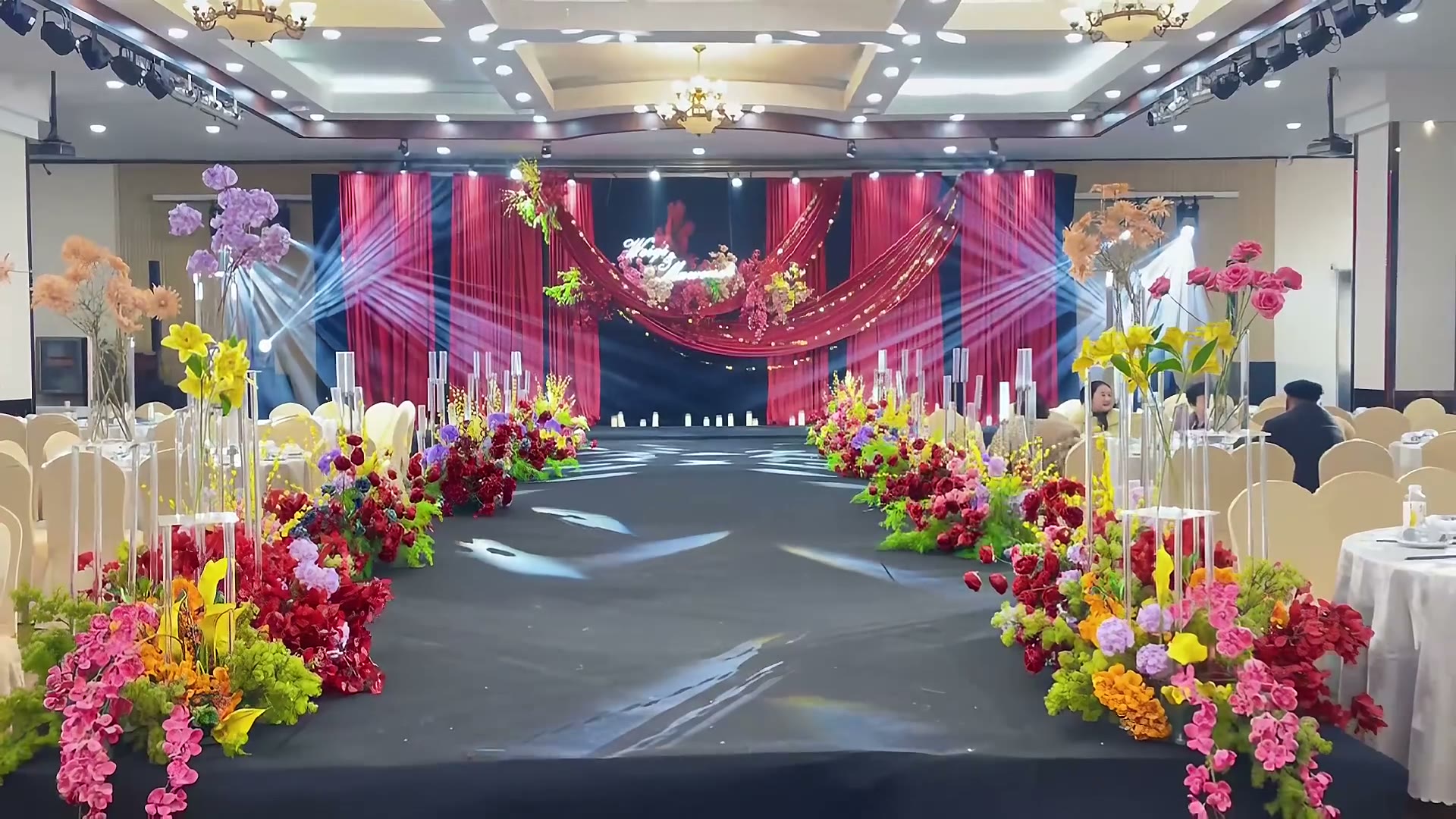 红色复古布幔亮片婚礼