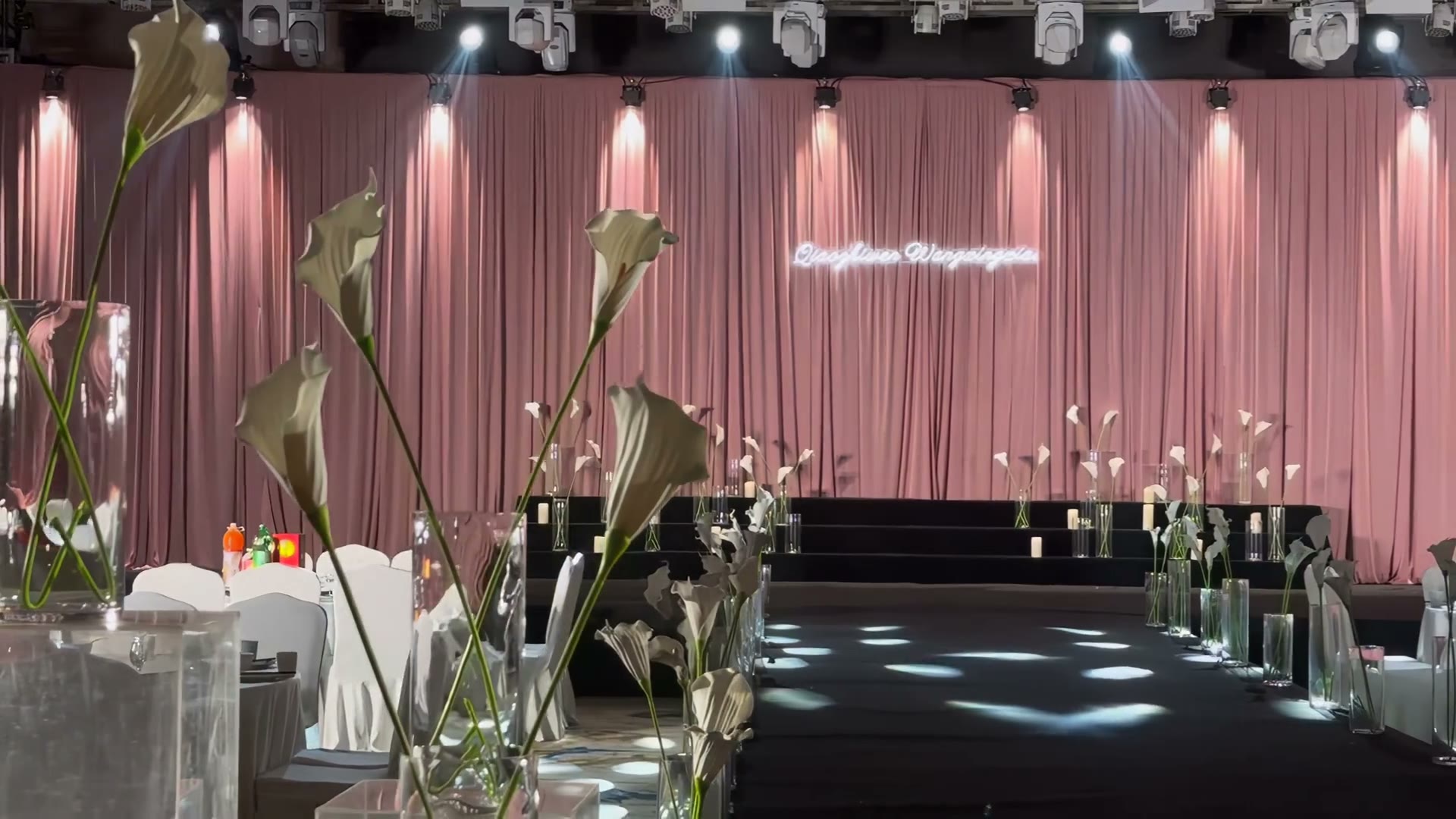 藕粉色极简马蹄莲婚礼