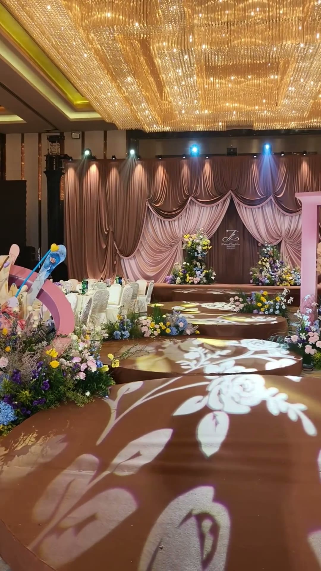 粉咖撞色小众可露丽风格婚礼