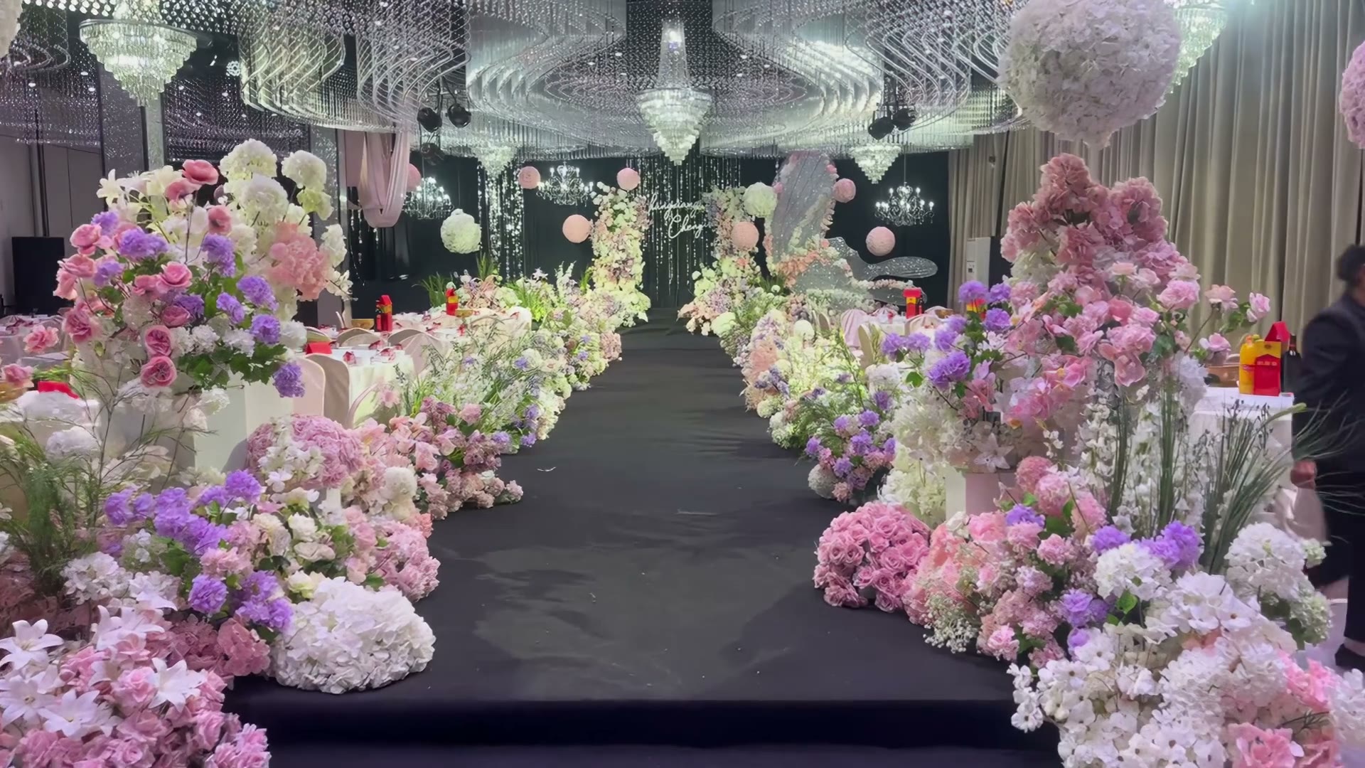 粉紫色超大蝴蝶主题婚礼
