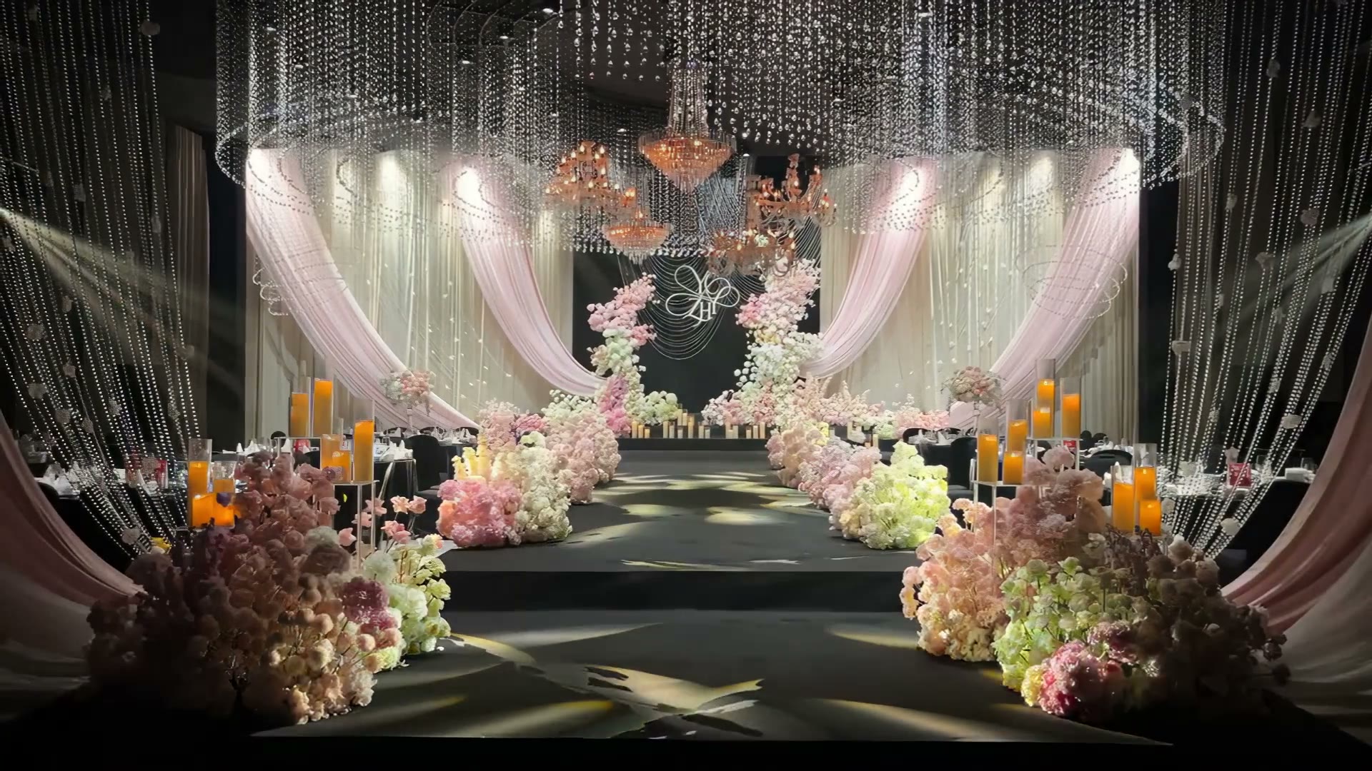 香槟粉色韩式布幔水晶婚礼