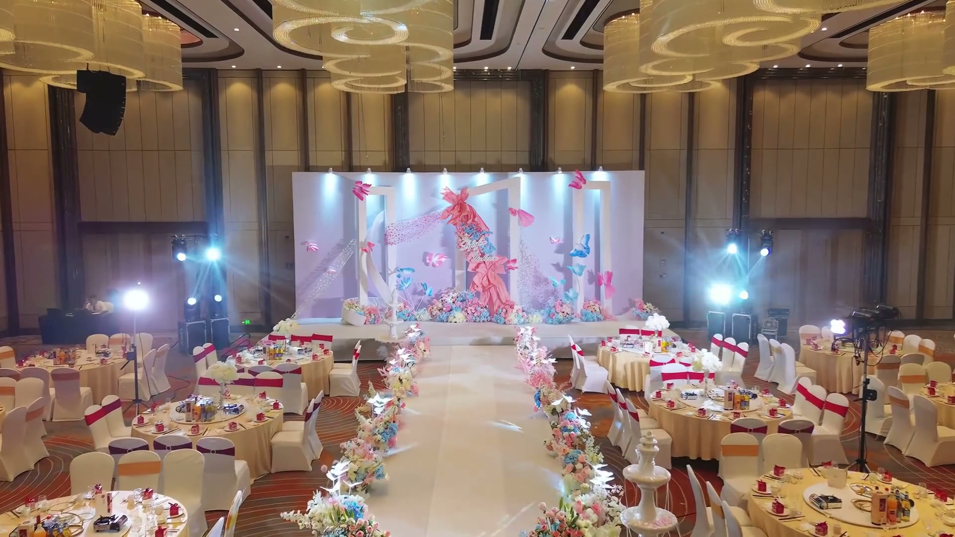 粉蓝蝴蝶纸艺简约婚礼