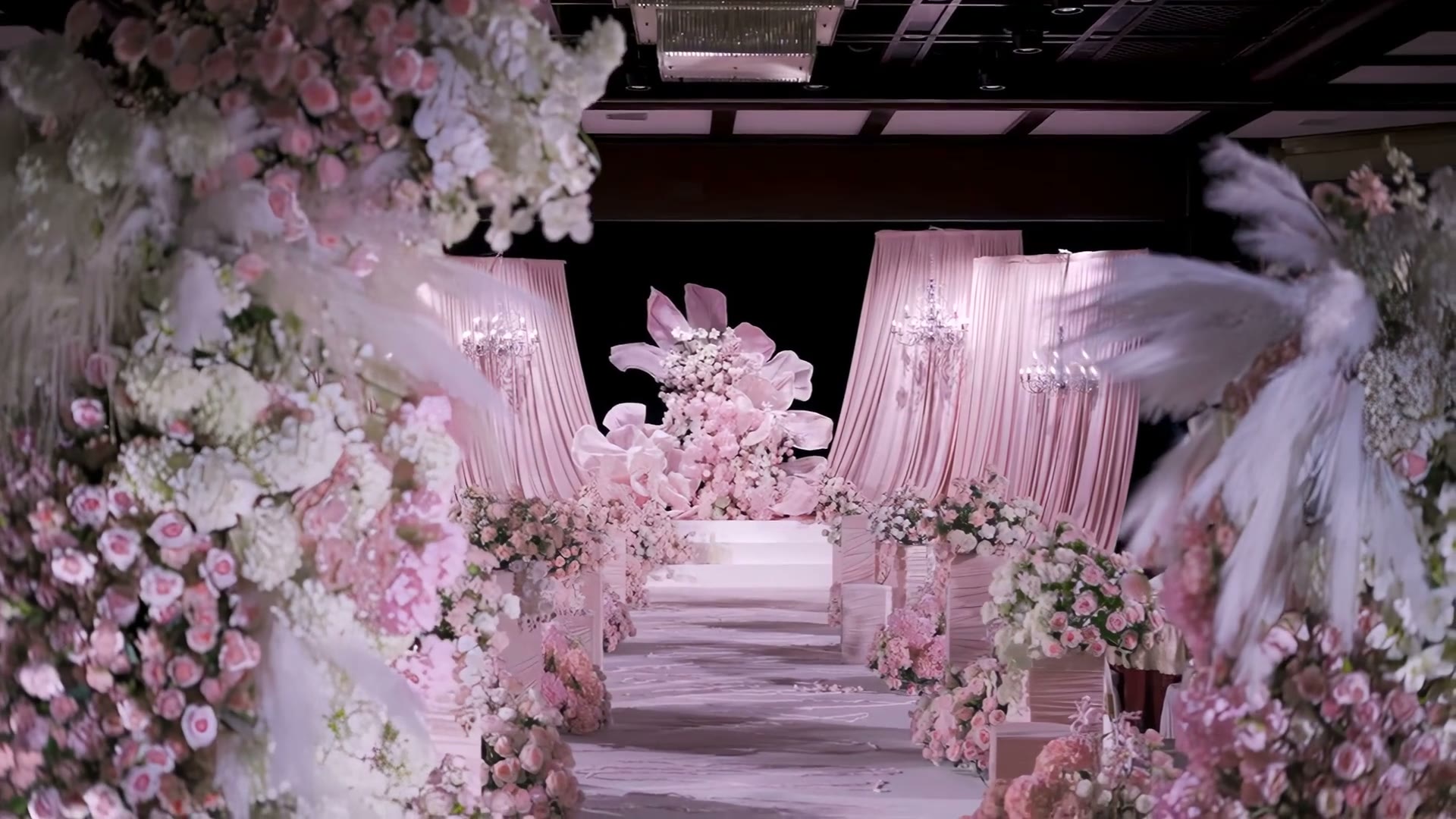 粉色布幔纸花浪漫婚礼