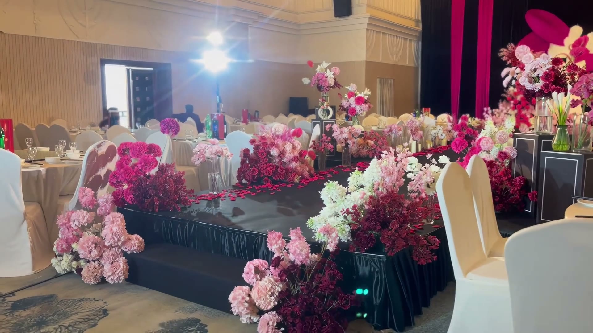 玫红色小众韩式婚礼