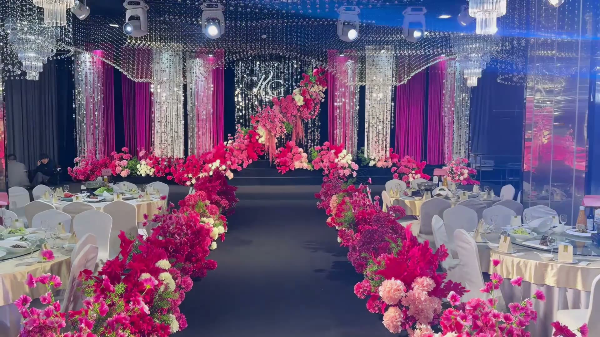 玫红色韩式水晶线帘婚礼