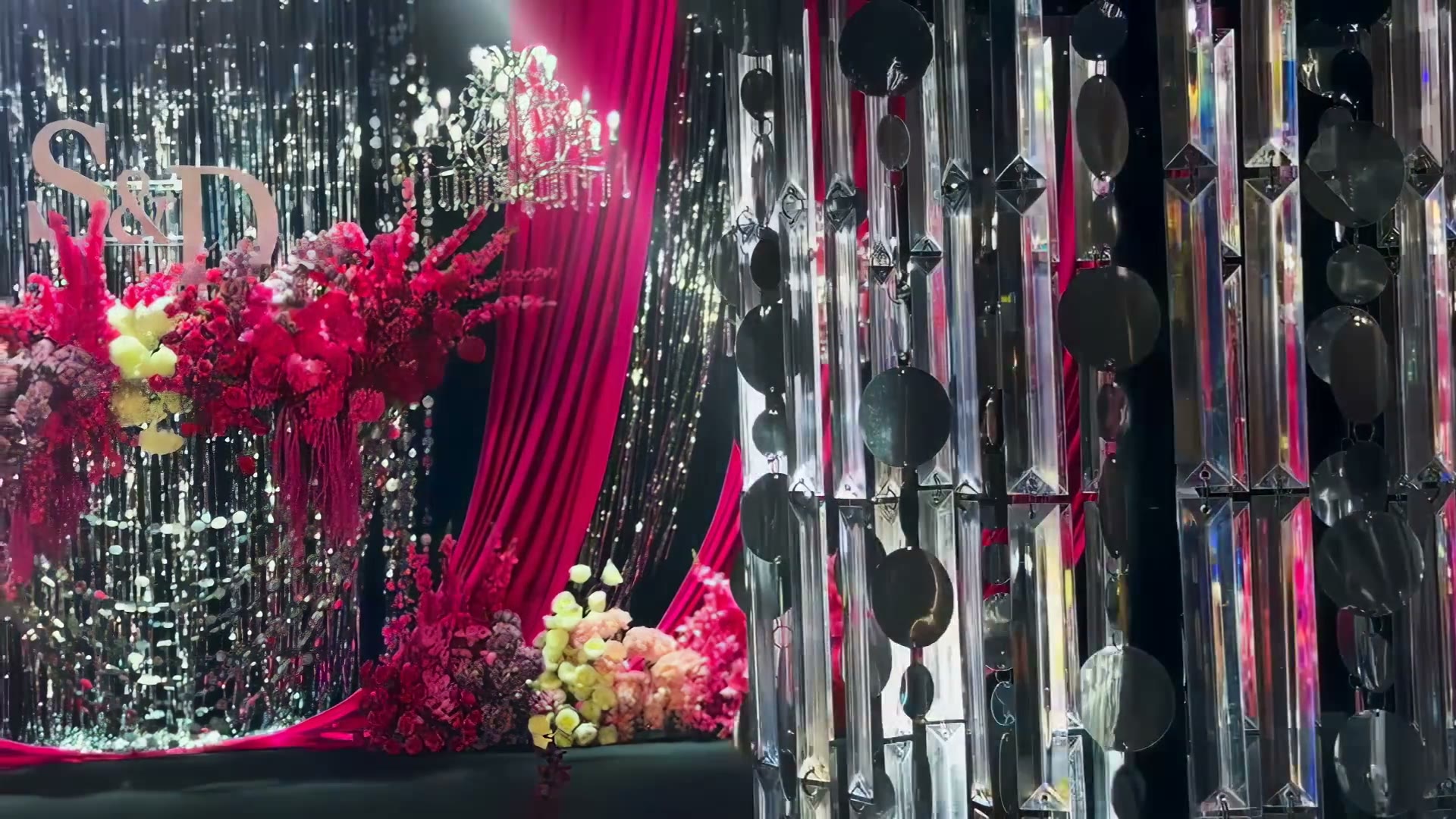 韩式玫红色布艺雨丝帘婚礼