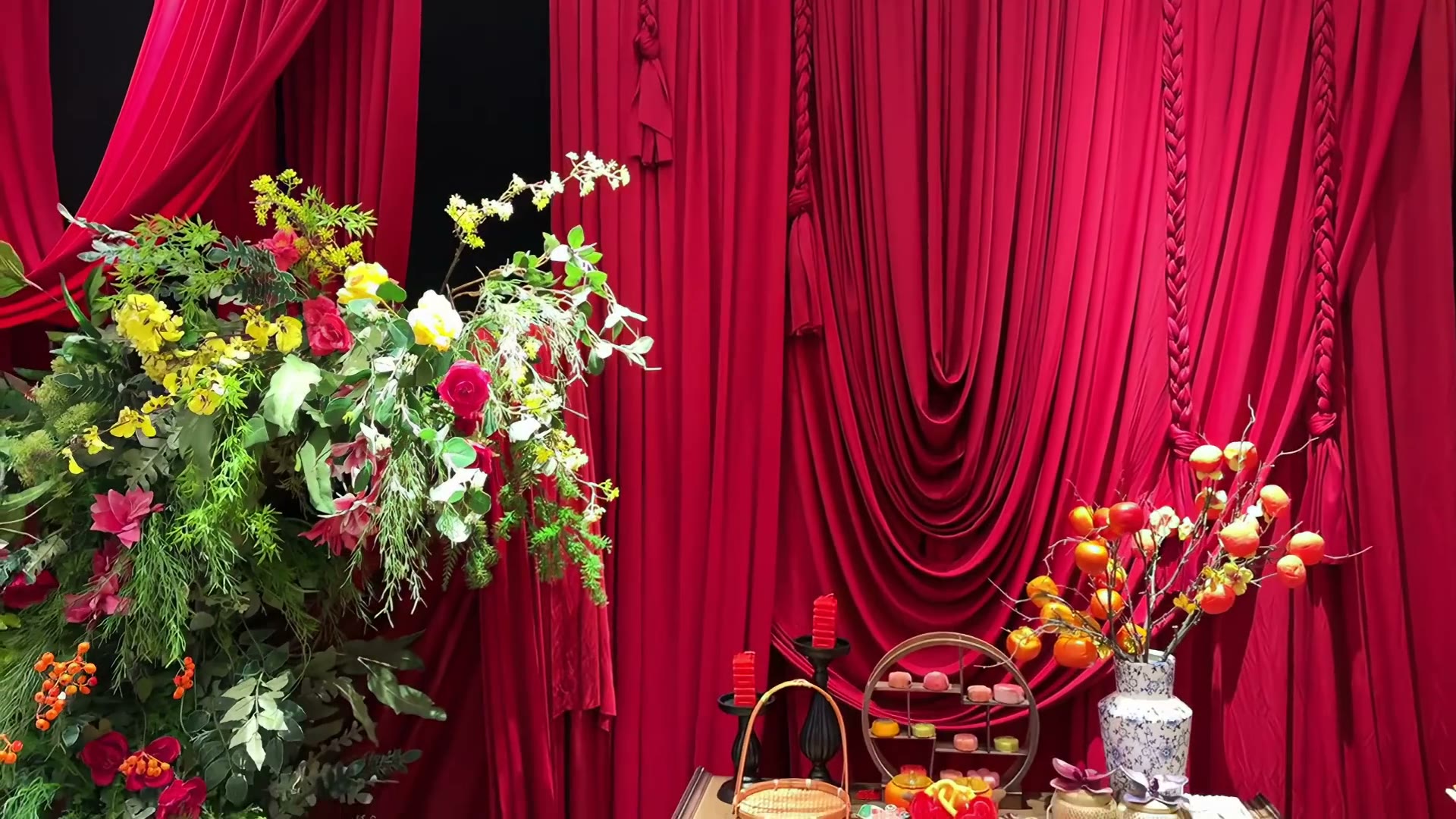 红色布幔自然风订婚宴