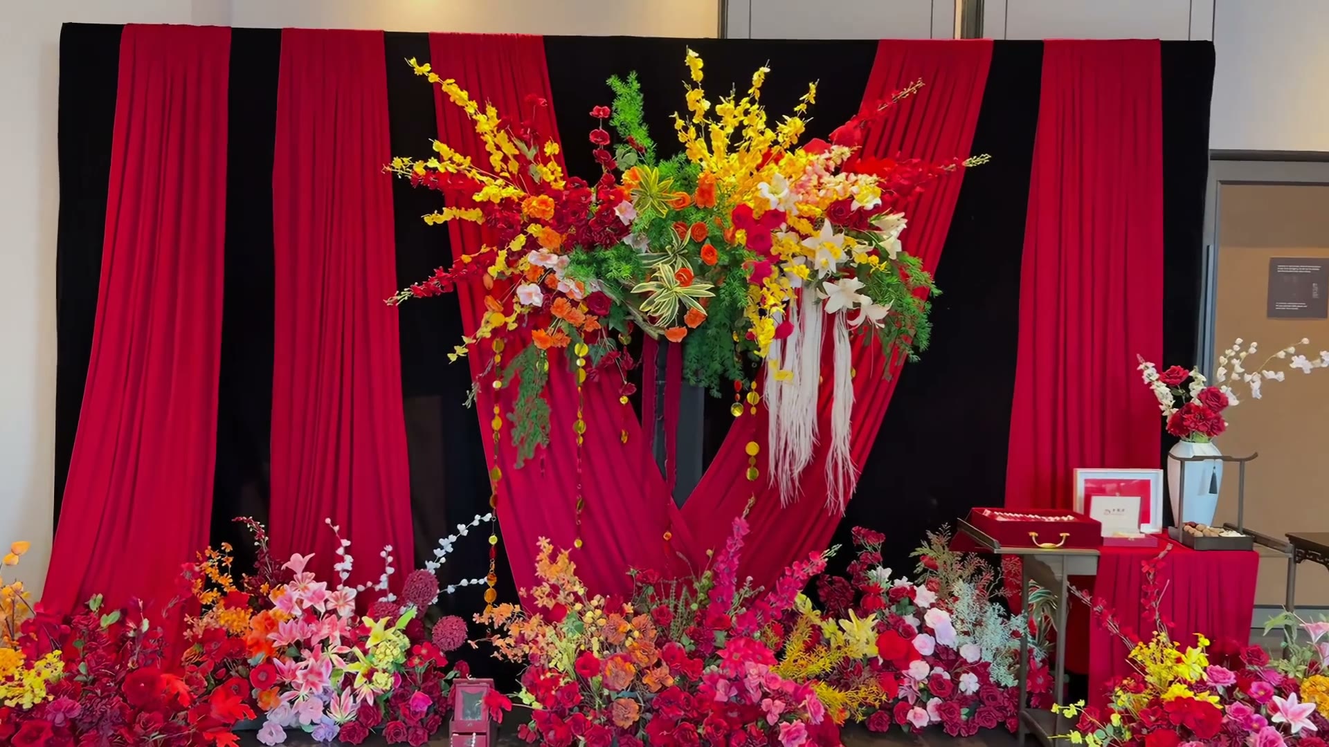 红色布幔小预算南阳风订婚宴