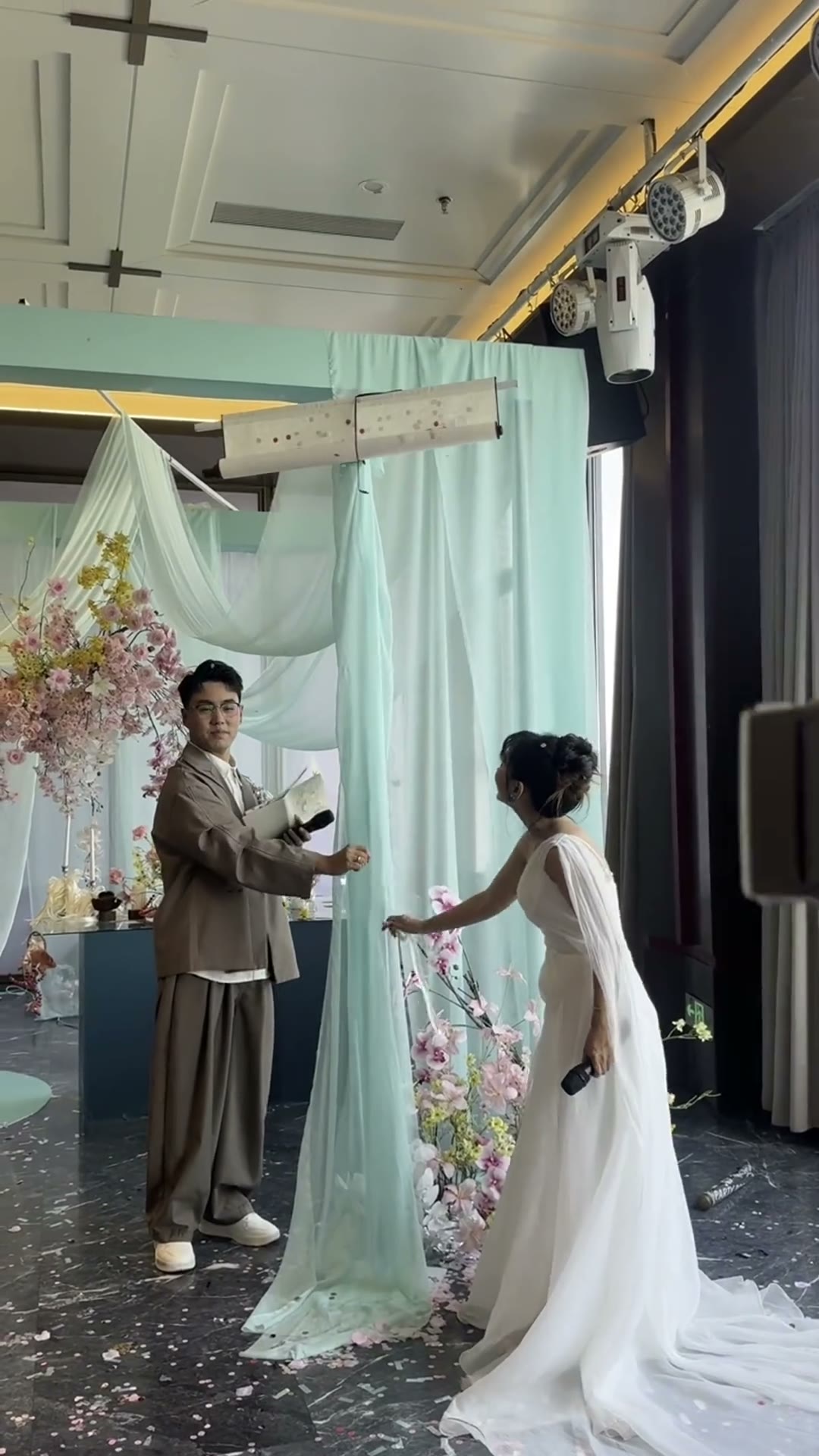 天青色飘纱唯美订婚宴