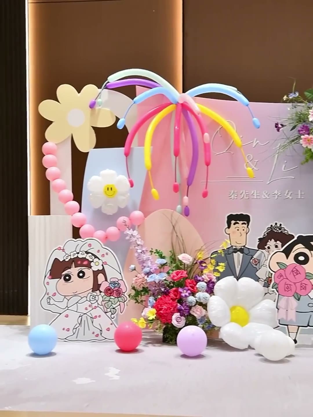 卡通蜡笔小新可爱订婚宴