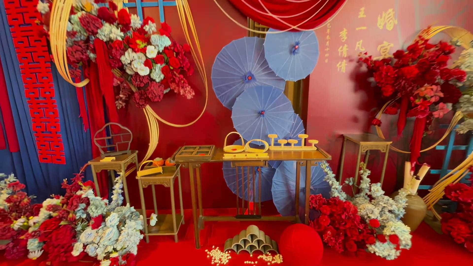 红蓝撞色新中式订婚宴