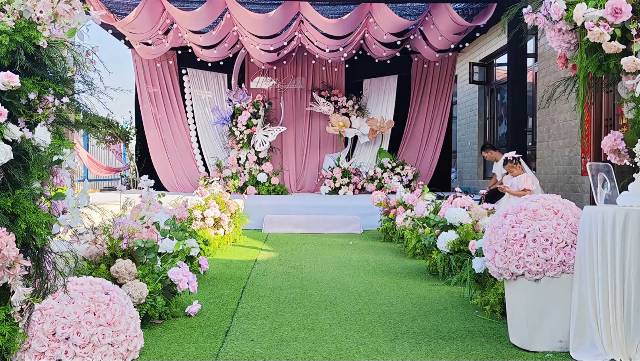 白粉色韩式布幔户外庭院婚礼