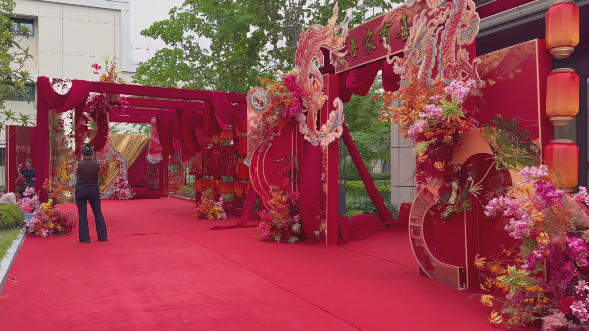红色囯潮龙凤门口迎宾长廊