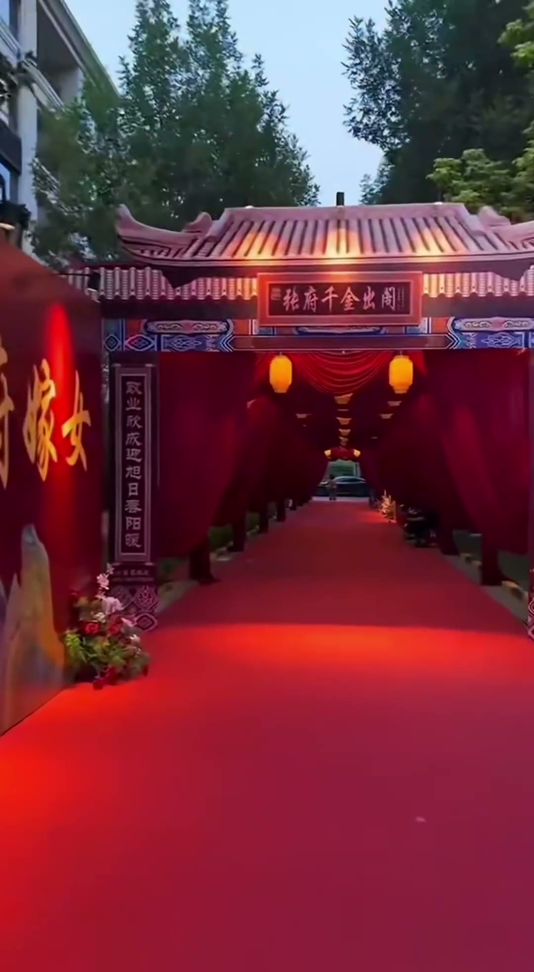 别墅小区迎宾长廊布置