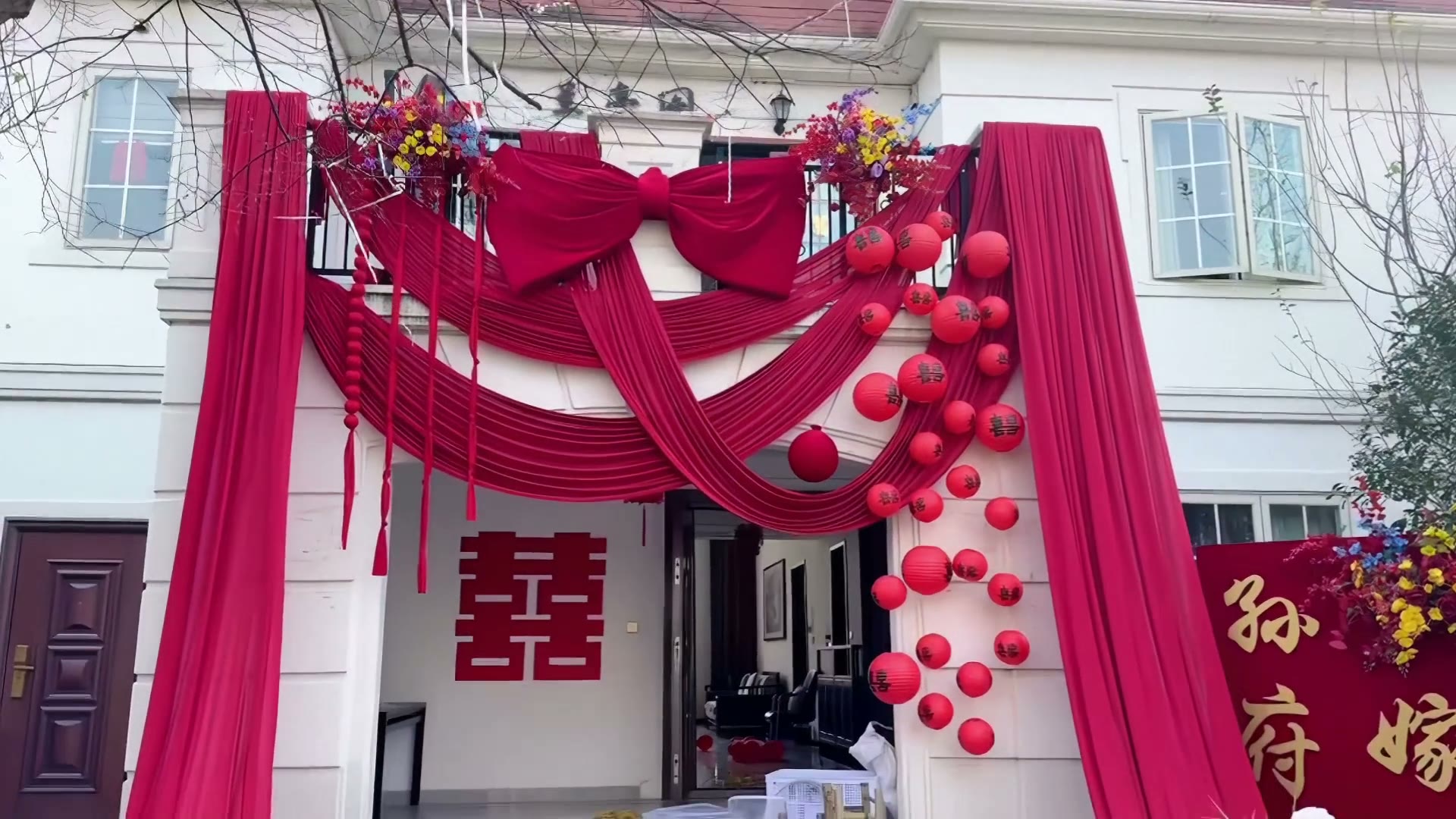 布幔蝴蝶结自建楼婚房布置