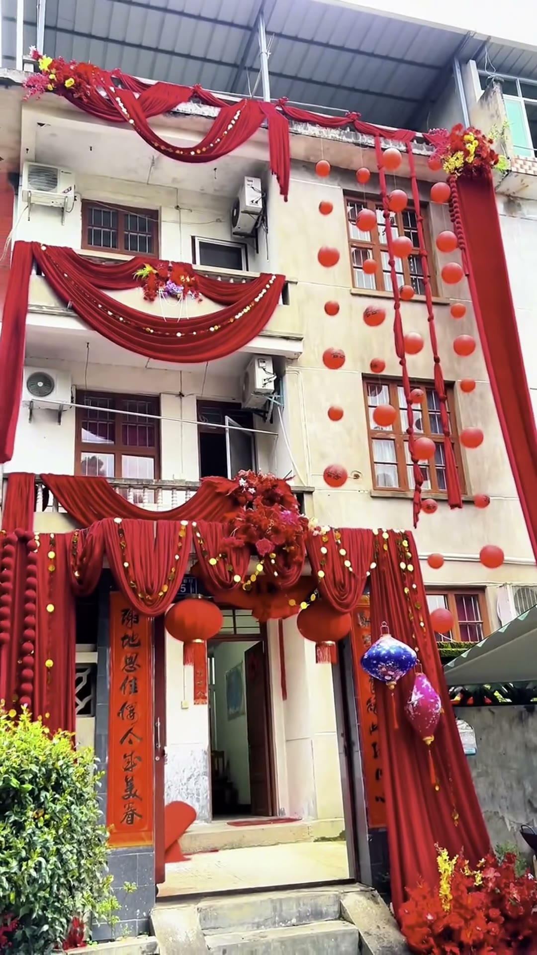 红色喜欢热闹自建楼婚房布置