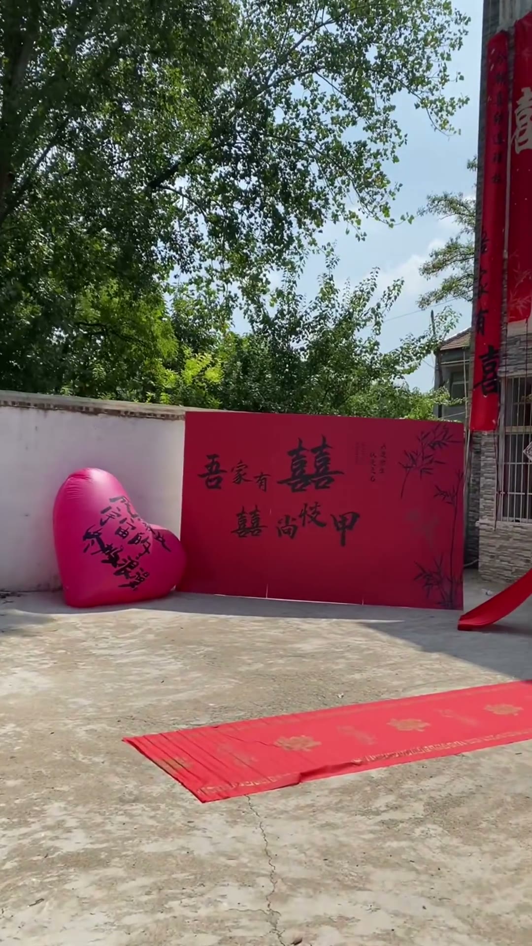 大气红色别墅婚房布置