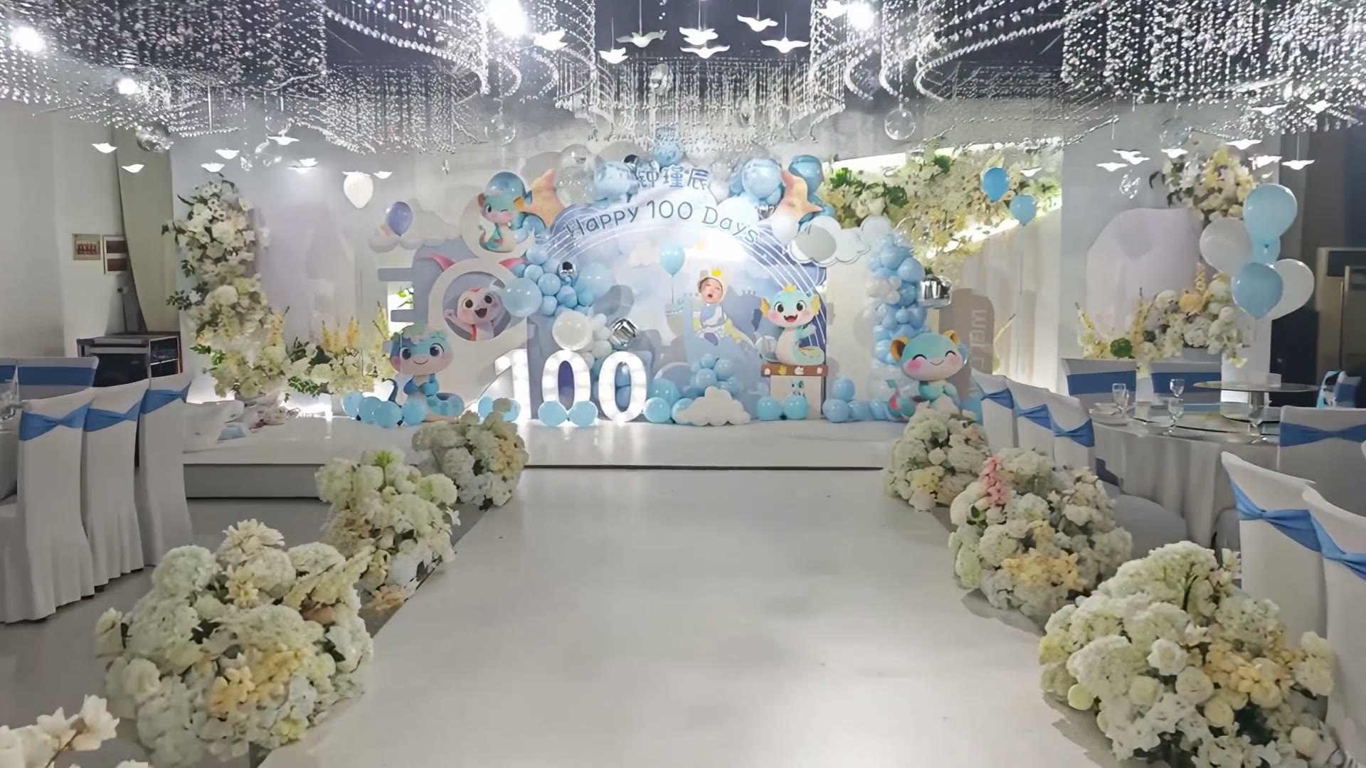 蓝色蛇宝宝可爱百日宴