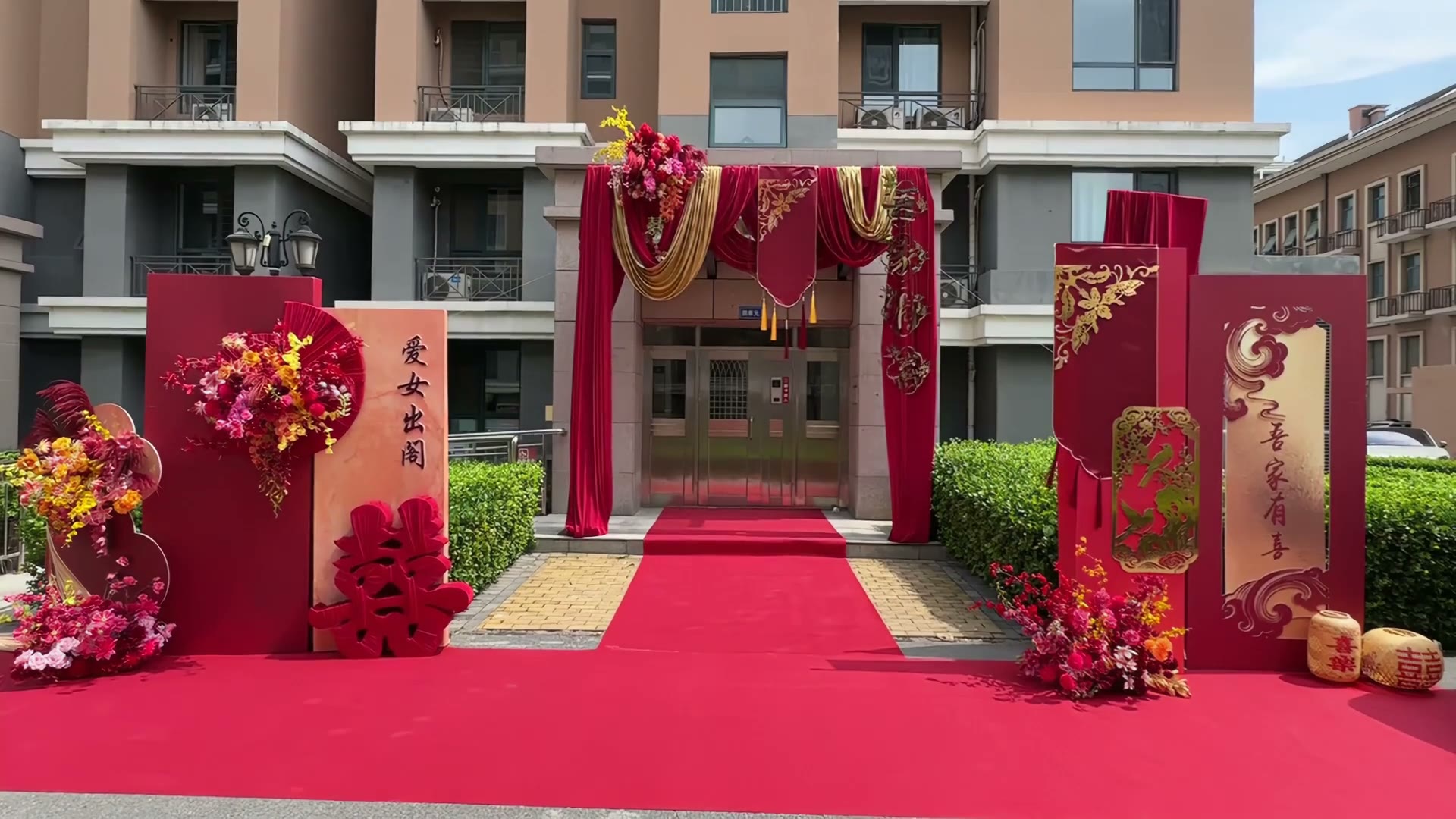 红金剪纸风小区单元门布置
