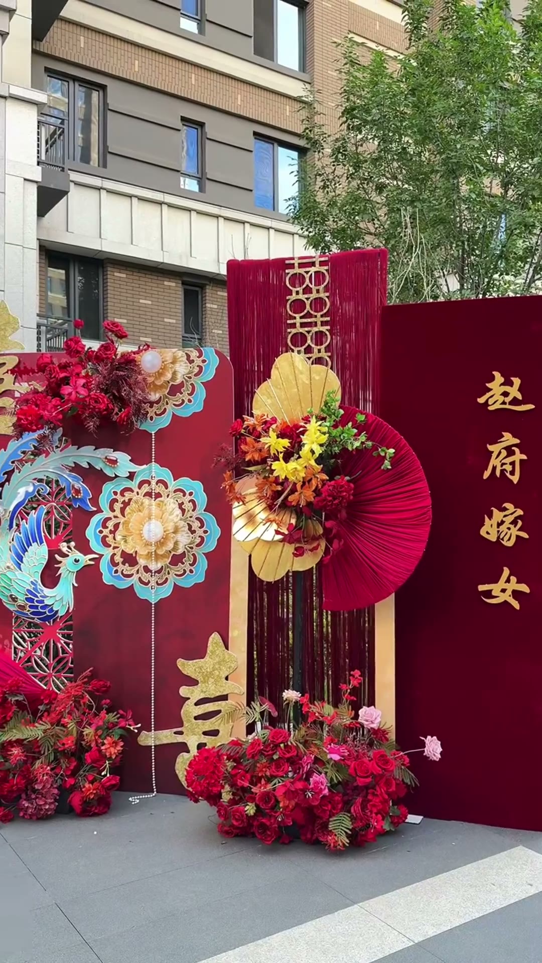 红色新中式单元门布置