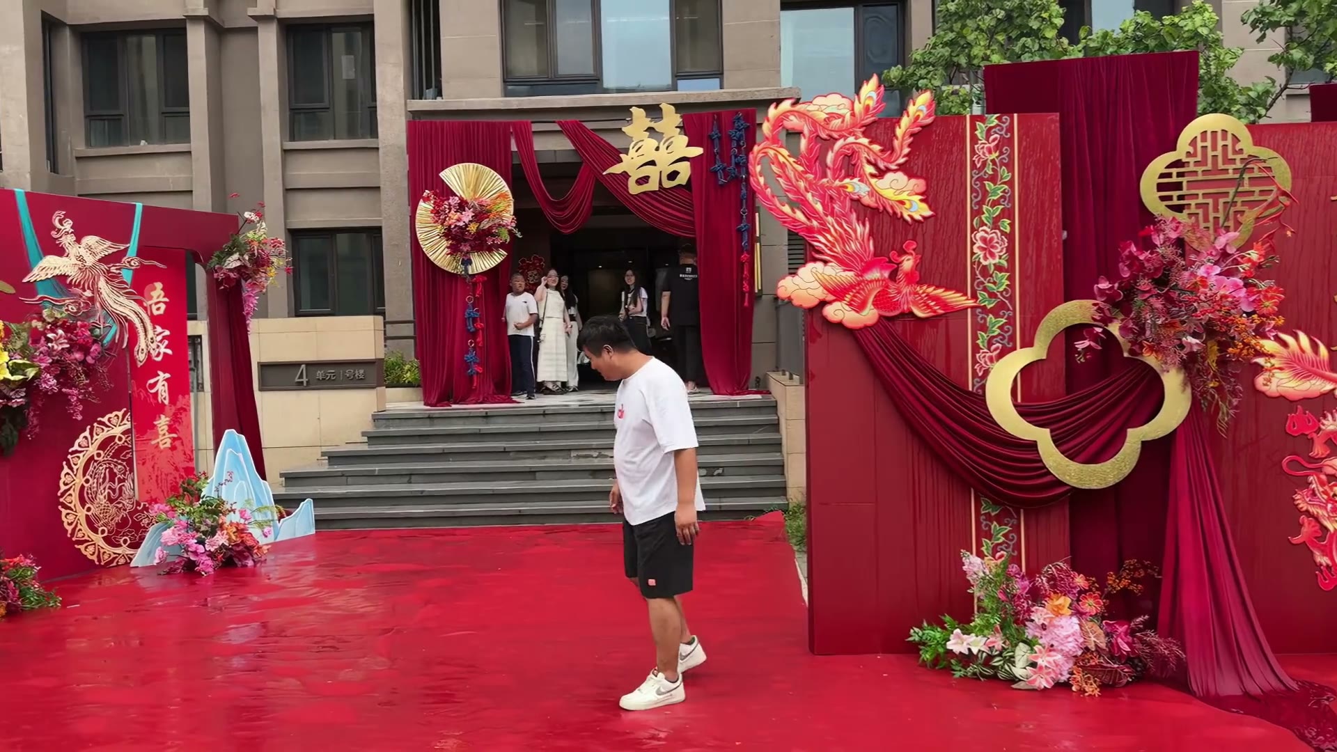红金彩色龙凤单元门口布置