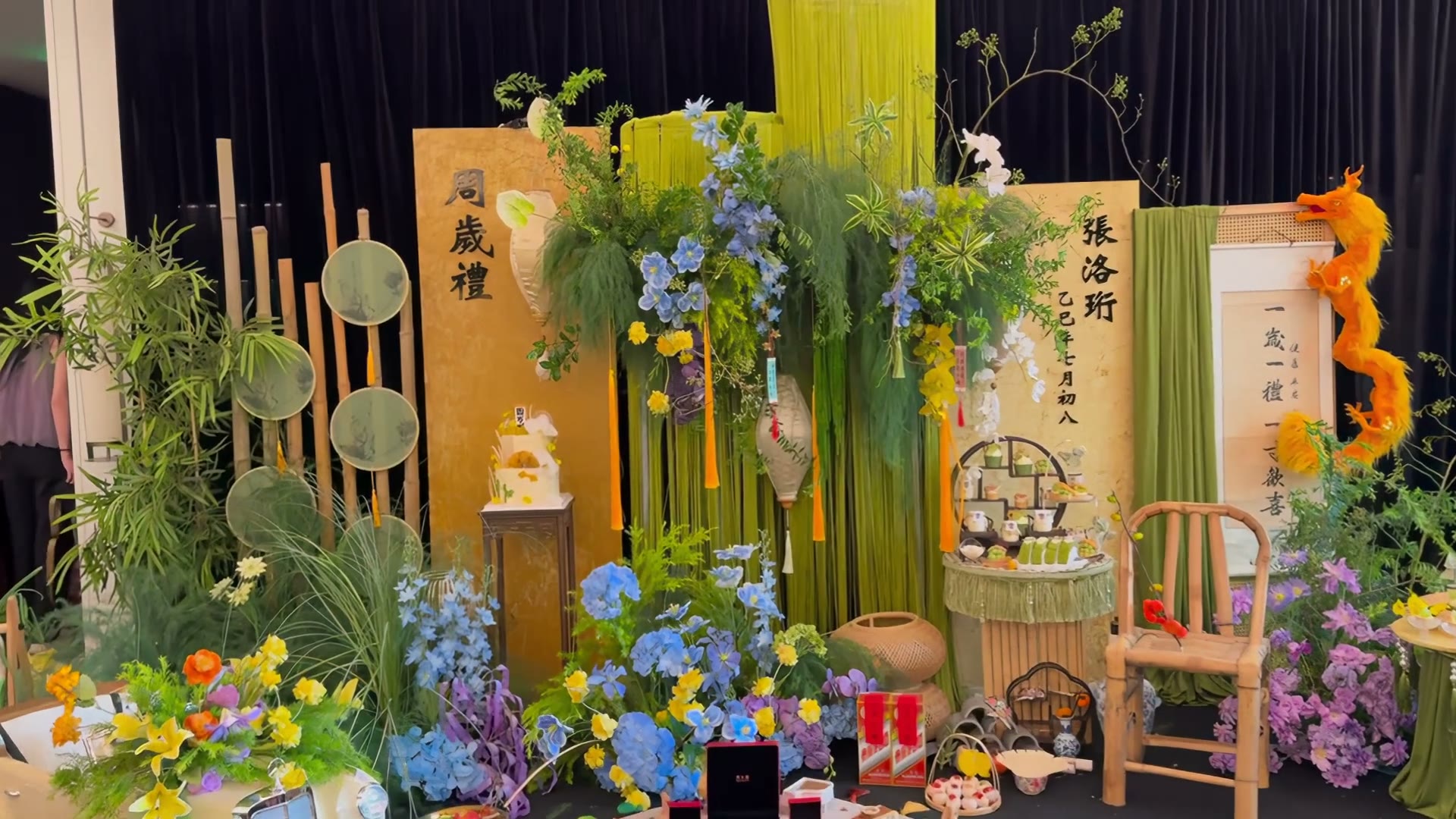 绿色金箔周岁宴布置
