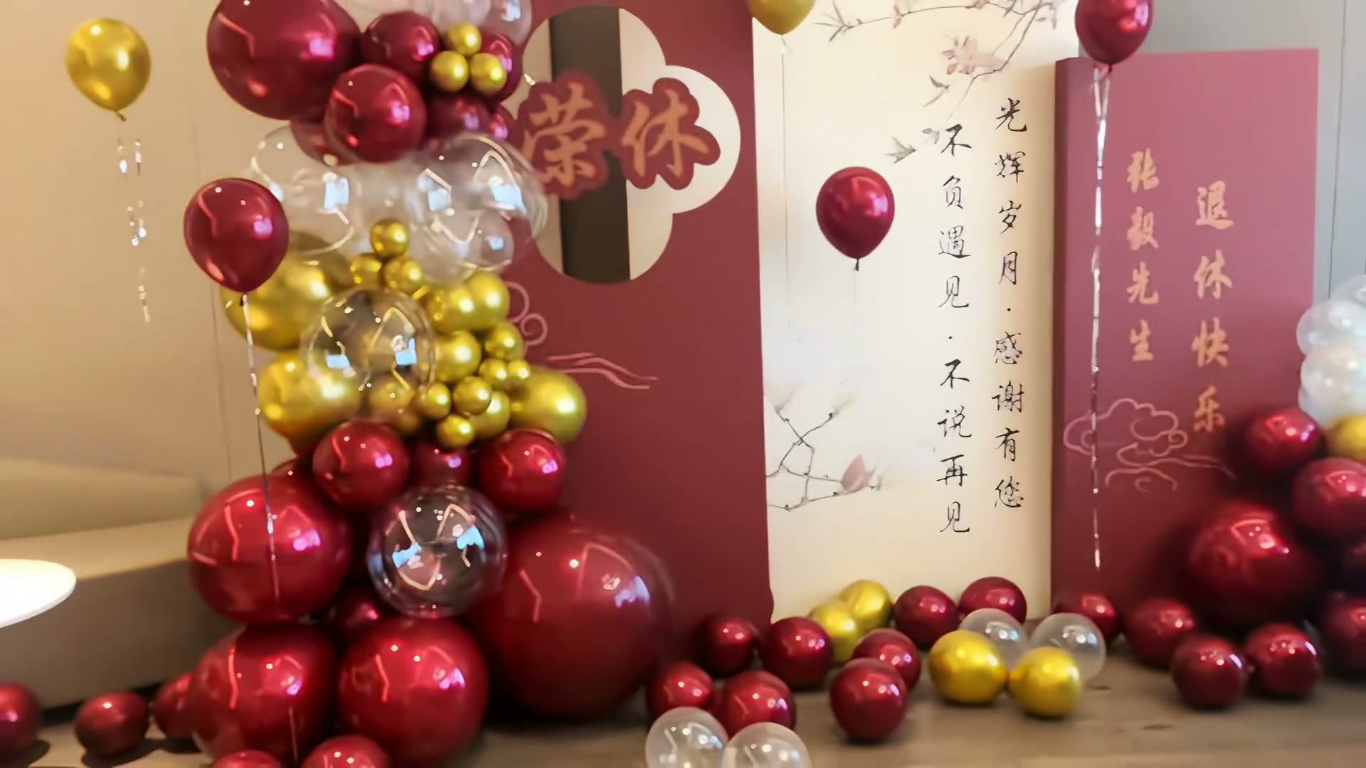 红白色中式花鸟退休呀