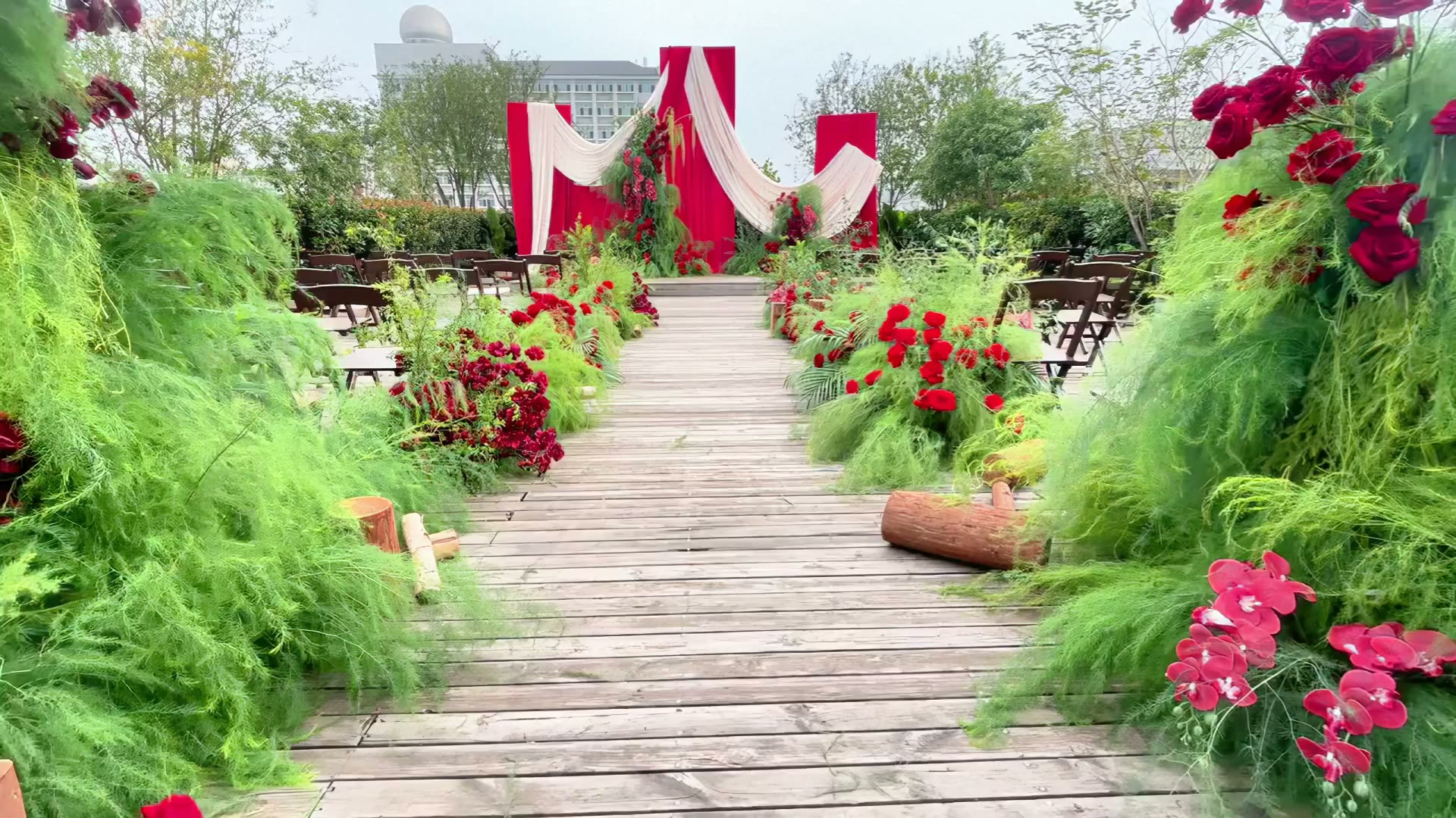 红香槟色布幔自然系婚礼