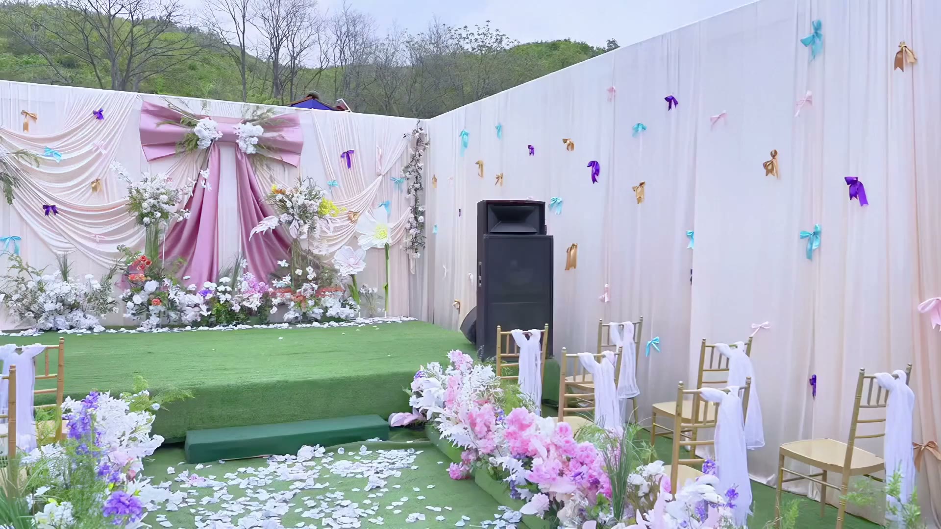 粉色蝴蝶结庭院婚礼