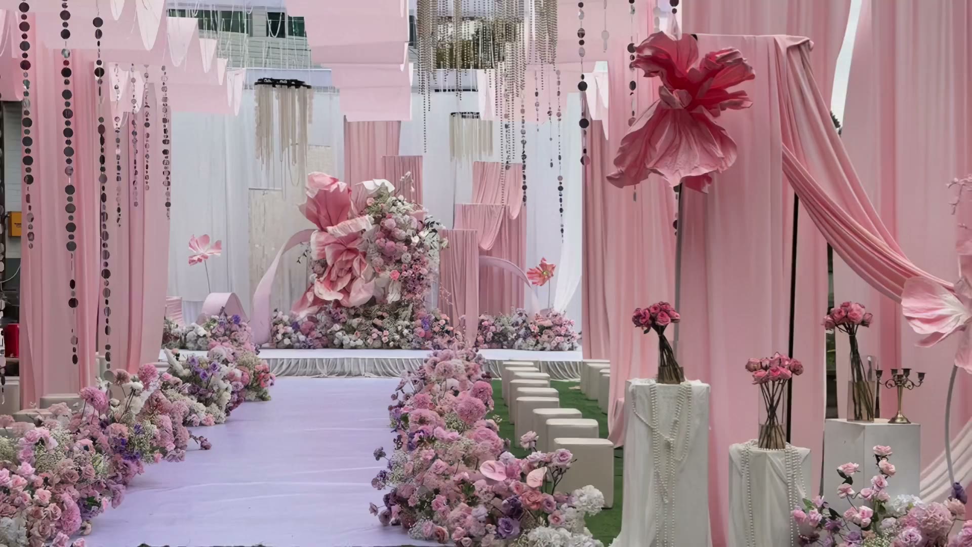 白粉色庭院纸花婚礼