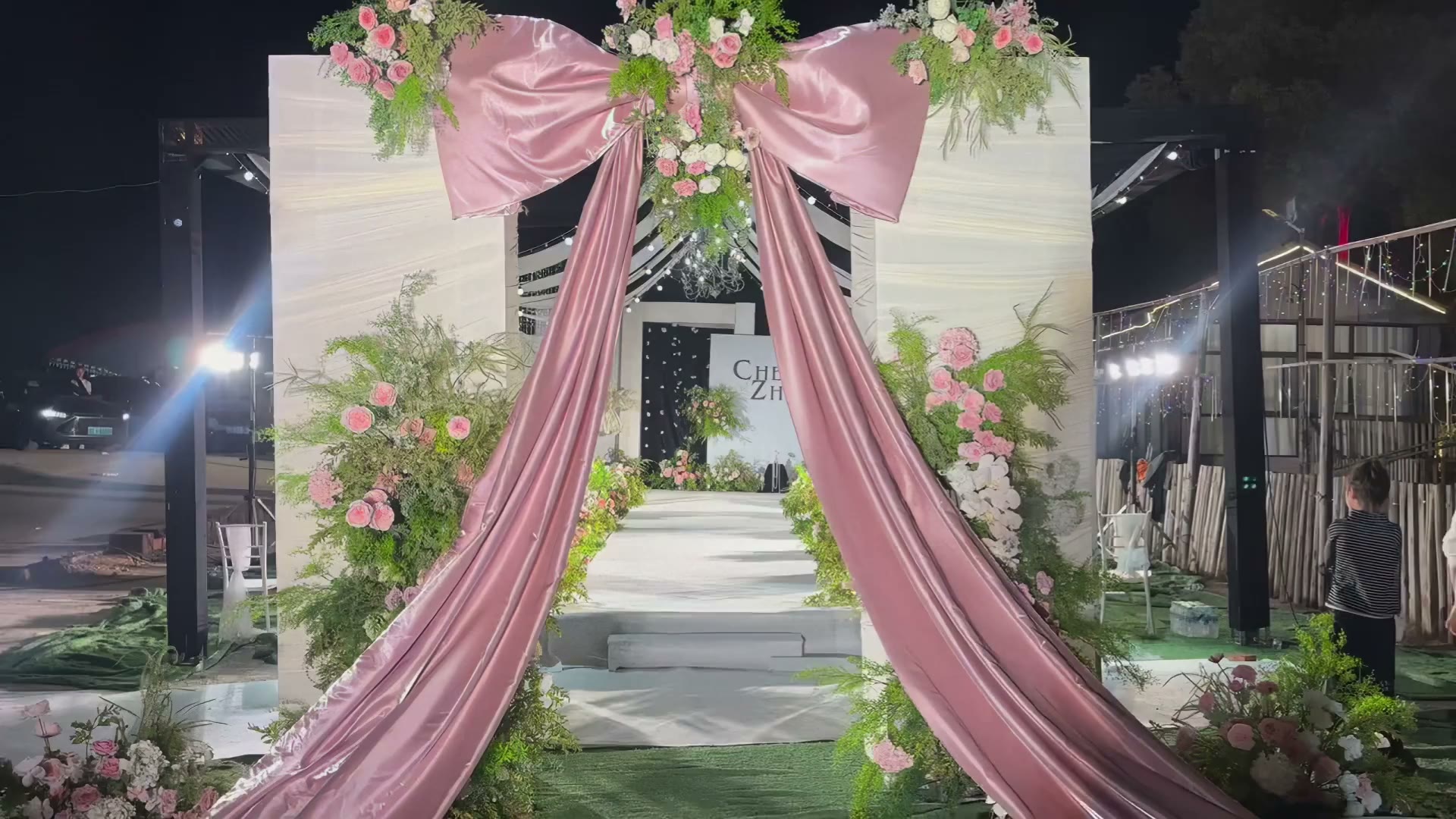 香槟色粉色蝴蝶结小众婚礼