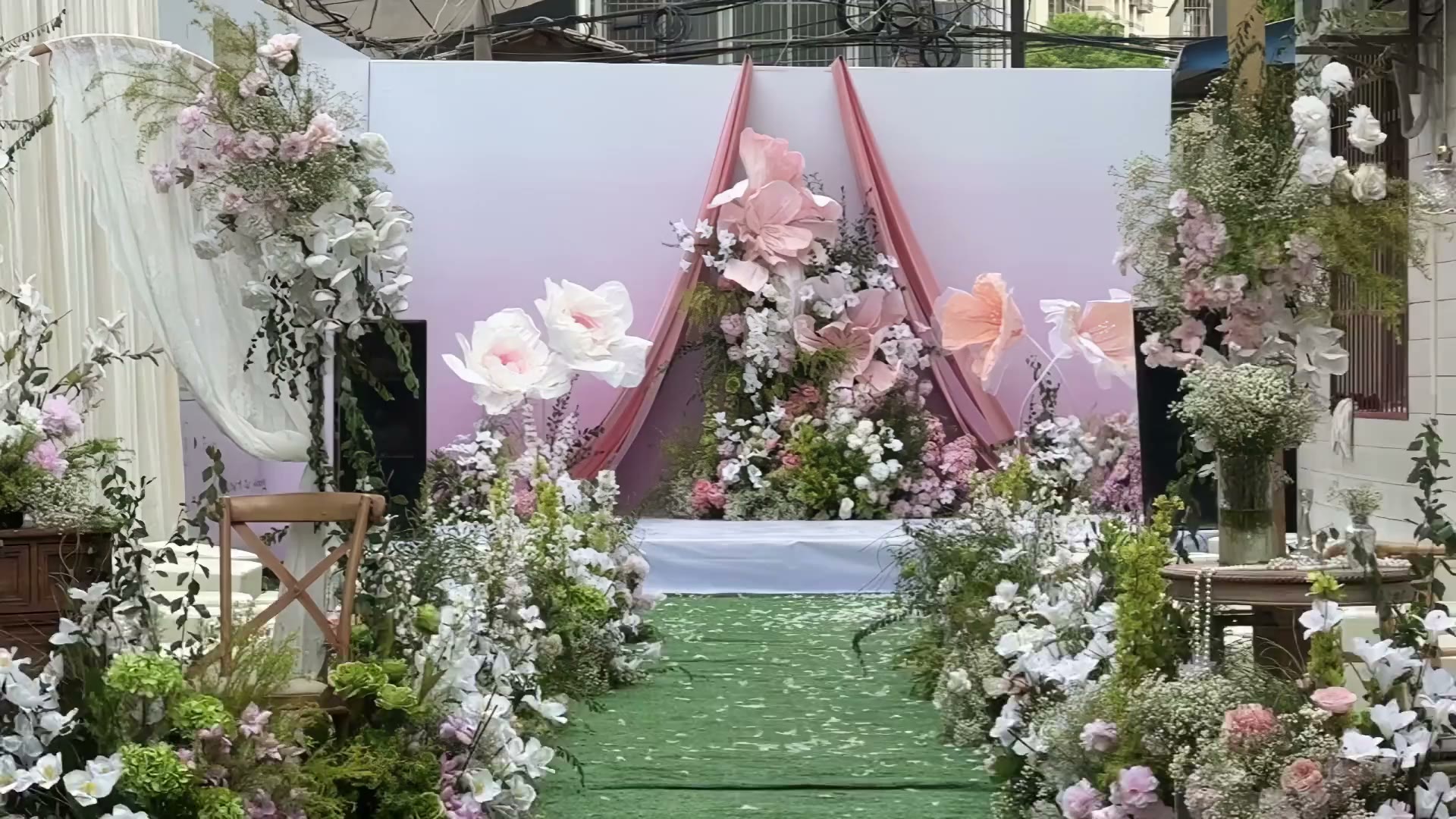 庭院简约白粉渐变色婚礼