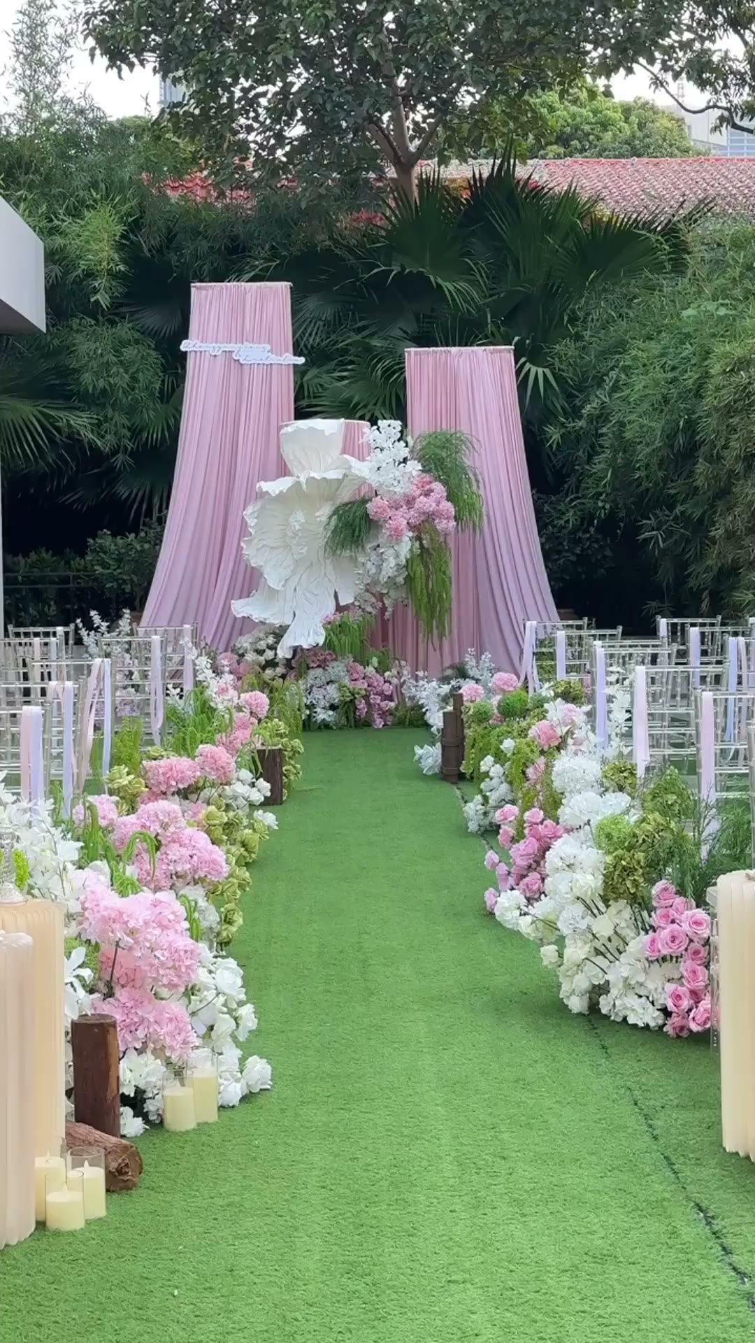 白粉色韩式布幔纸艺草坪婚礼