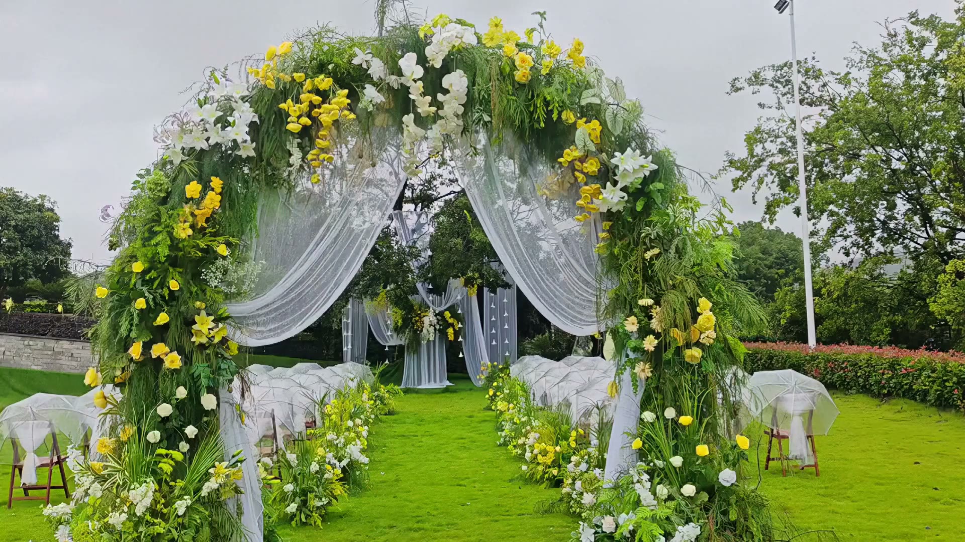 白绿色韩式雪纺纱户外草坪婚礼