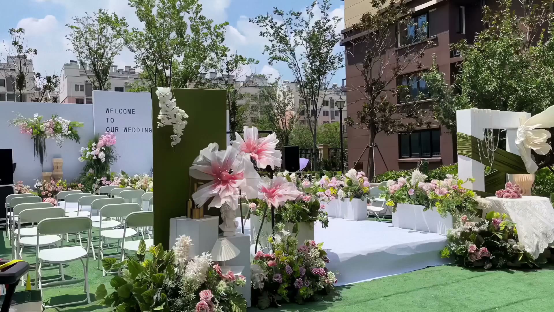 白绿清新韩式户外小区婚礼