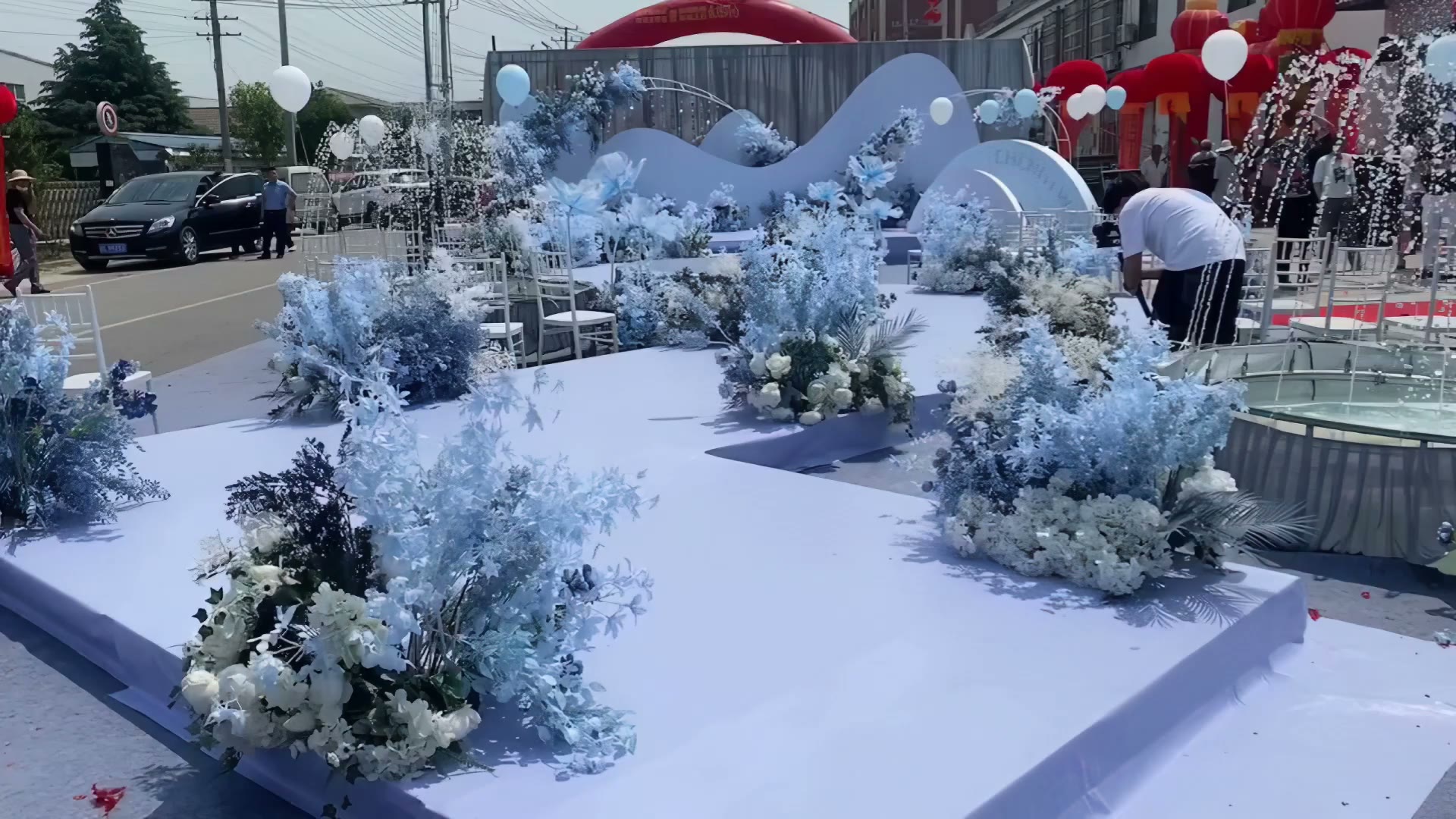 蓝白户外草坪简约小清新婚礼