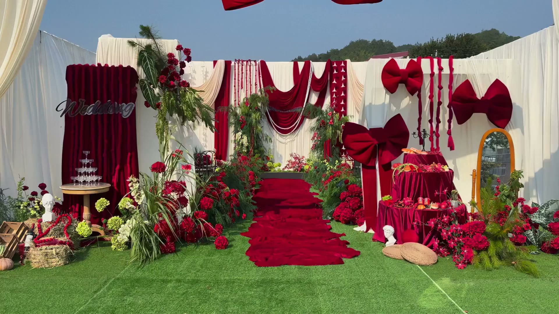 香槟色红色布幔庭院草坪婚礼