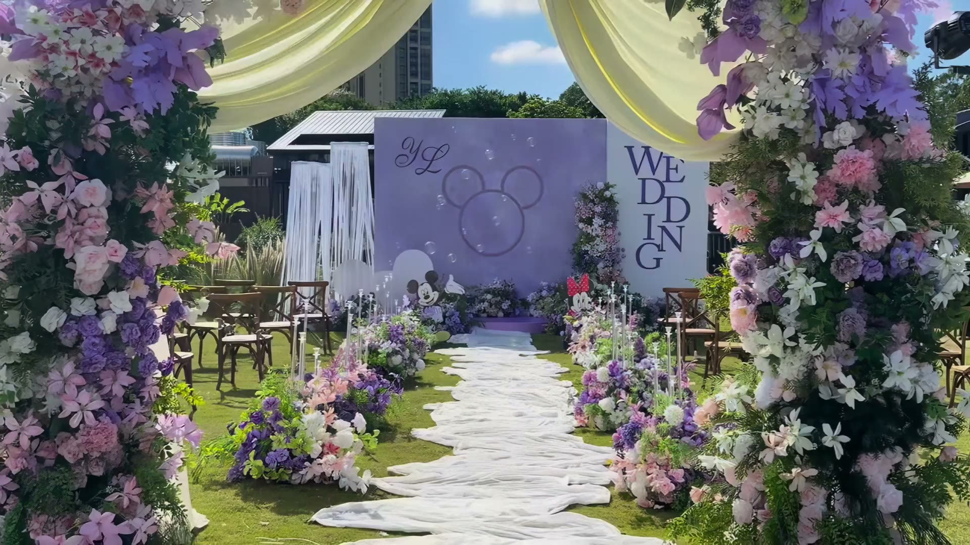 白紫色米奇户外草坪婚礼