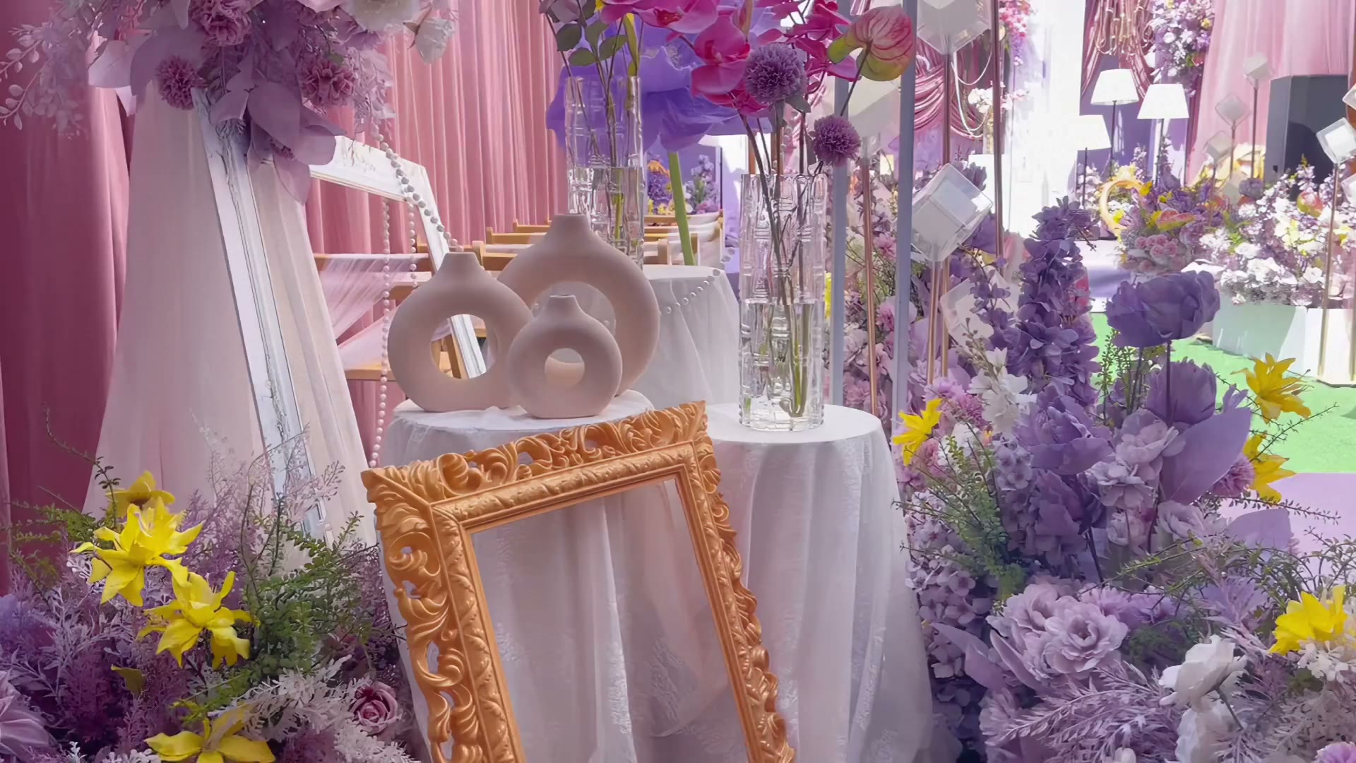 紫色油画布幔庭院婚礼