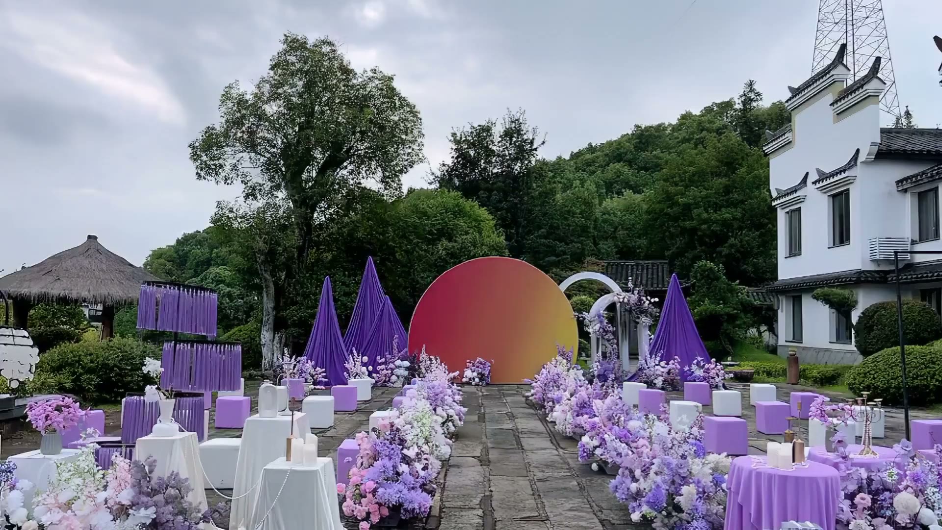 梦幻粉紫色山海日出庭院婚礼